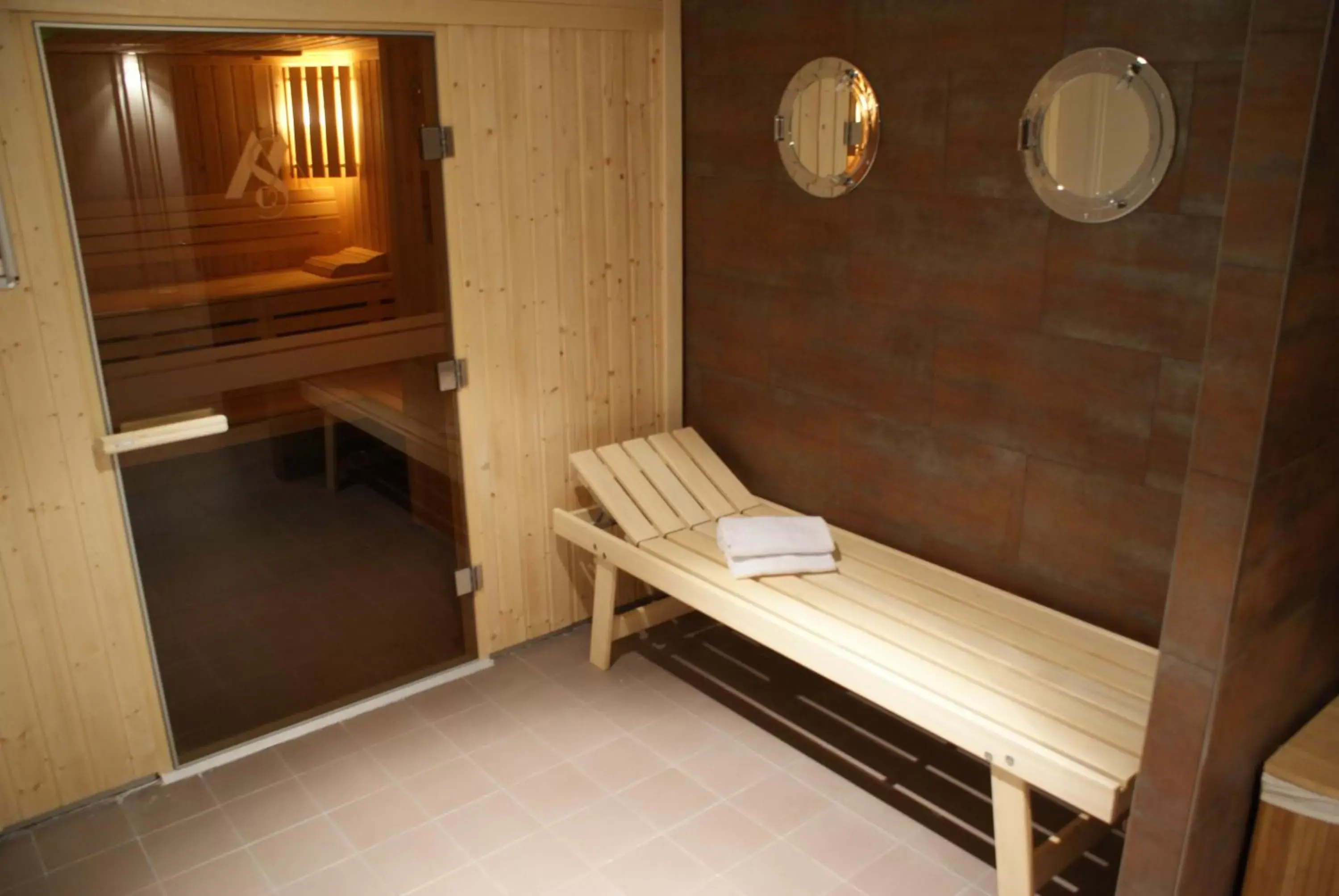 Spa and wellness centre/facilities in Mercure Maurepas Saint Quentin