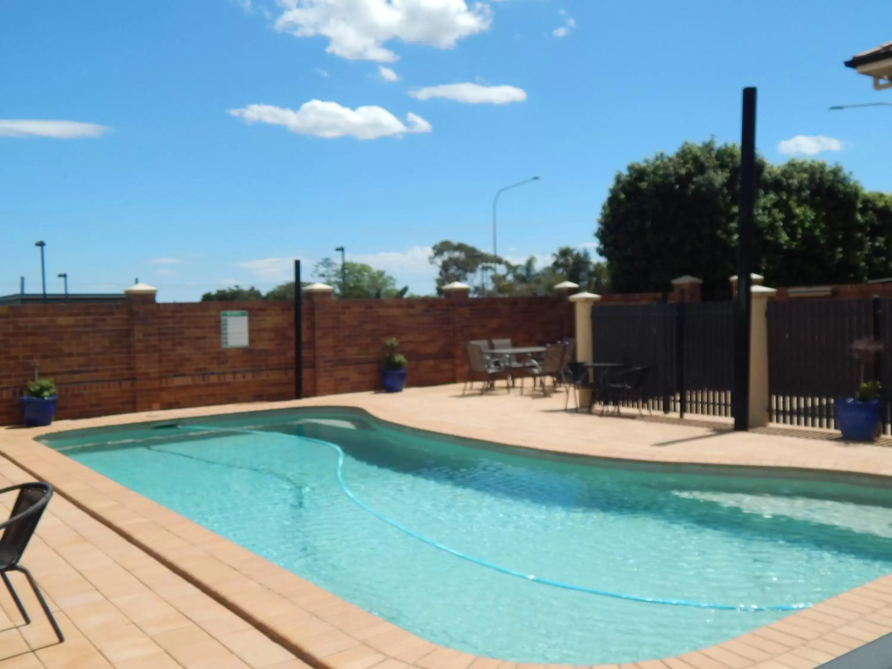 Swimming Pool in Cotswold Motor Inn