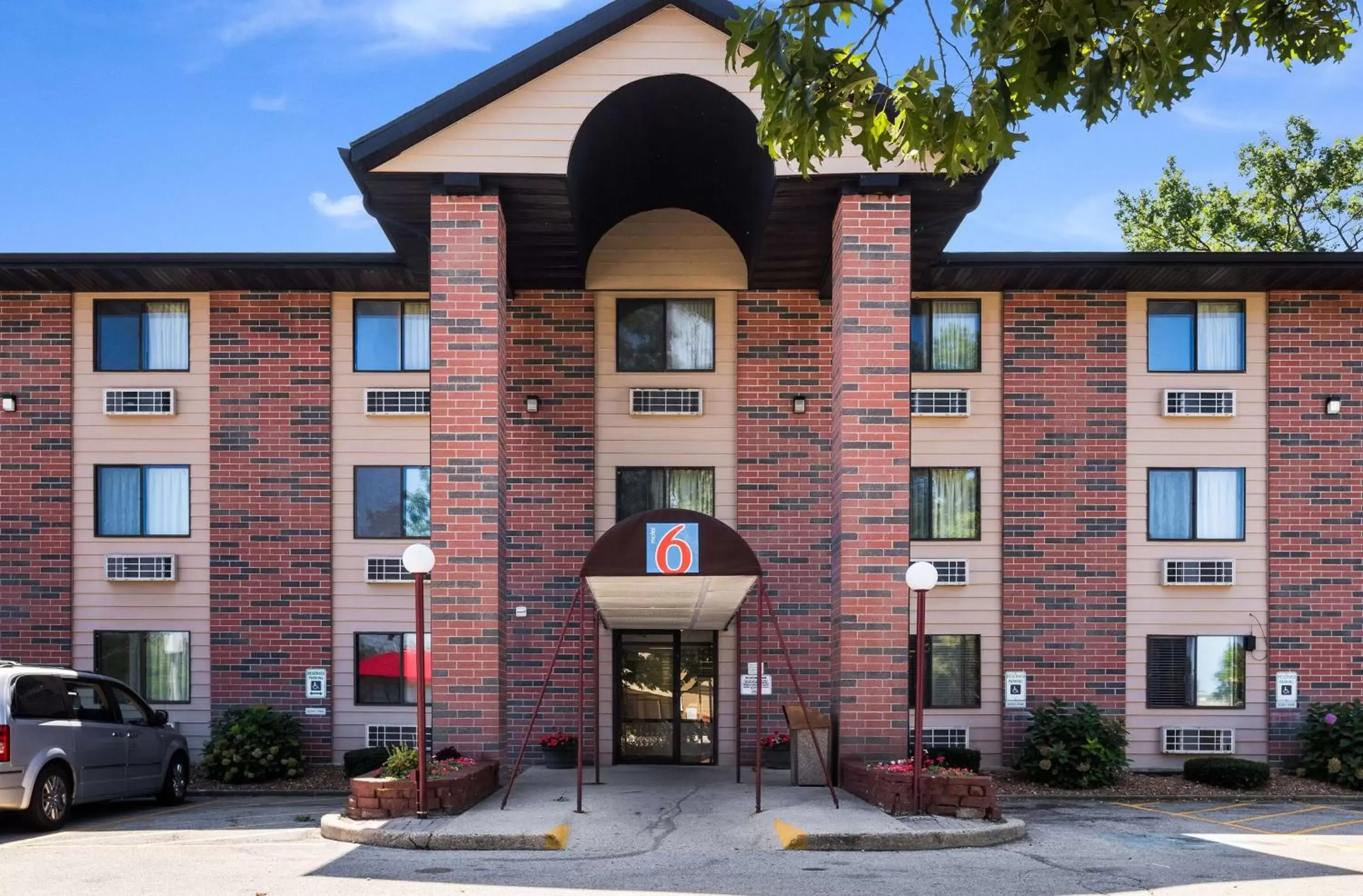 Property Building in Motel 6-Prospect Heights, IL