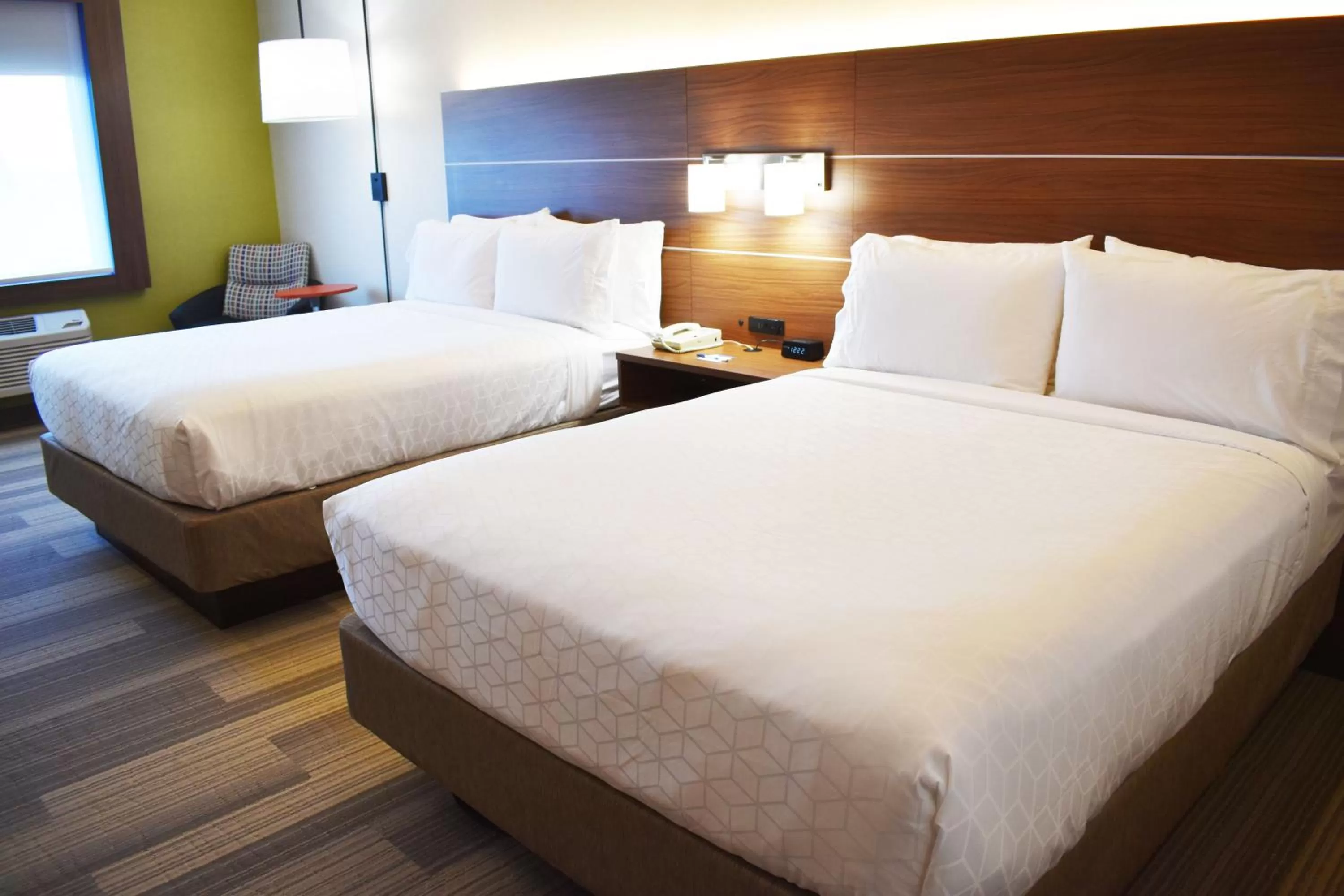 Photo of the whole room, Bed in Holiday Inn Express & Suites Albany by IHG