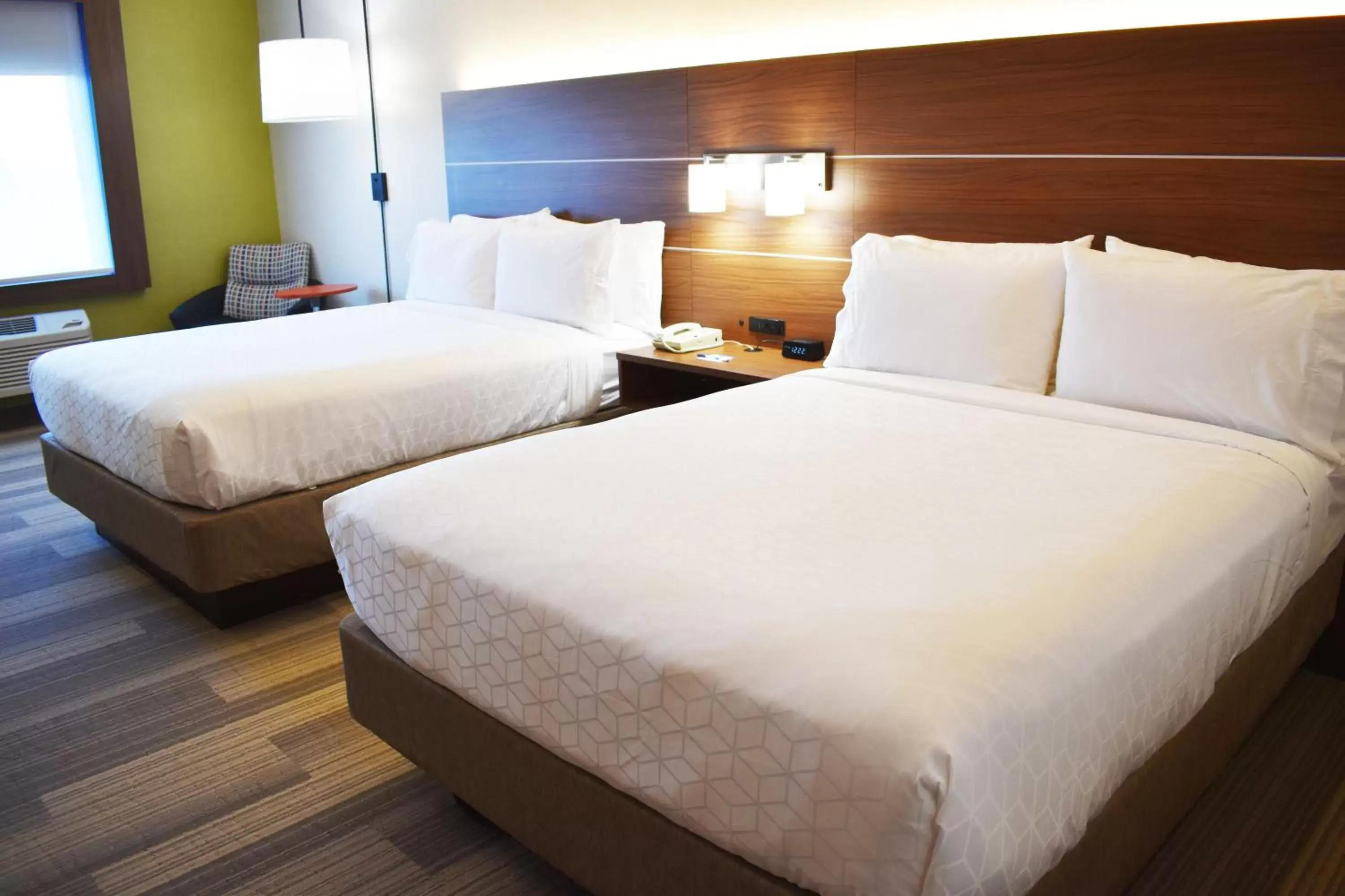 Photo of the whole room, Bed in Holiday Inn Express Hotel & Suites Albany, an IHG Hotel