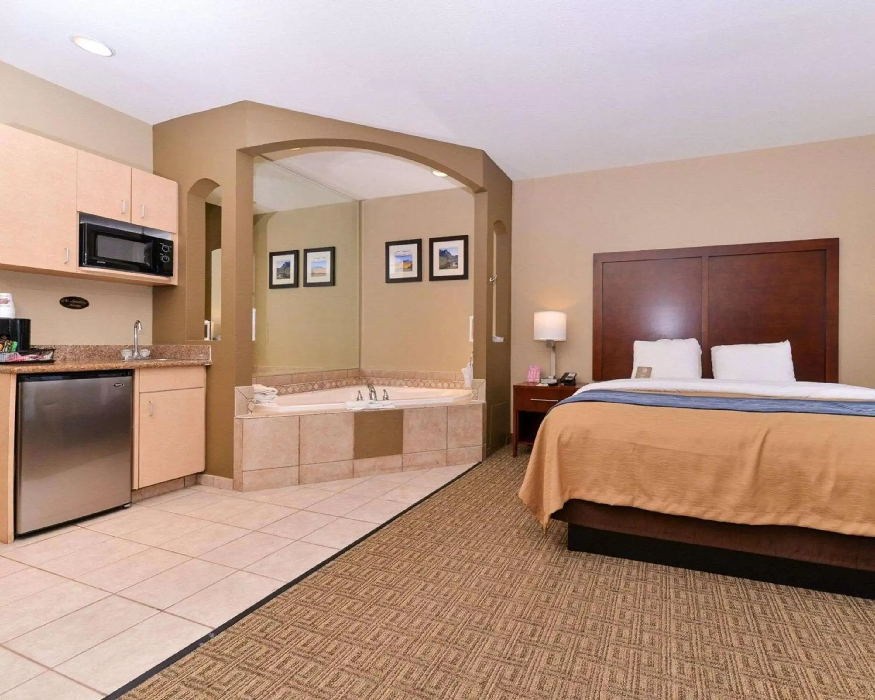 Photo of the whole room in Comfort Inn Fountain Hills - Scottsdale