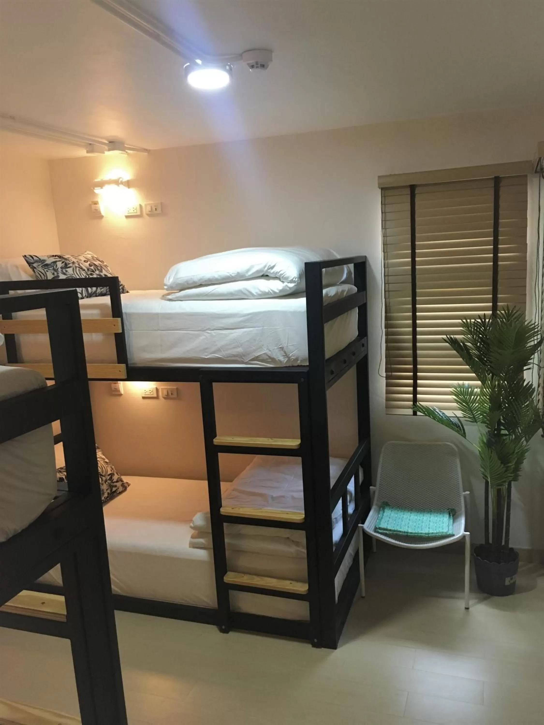 bunk bed, Bed in Bangkok Saran Poshtel