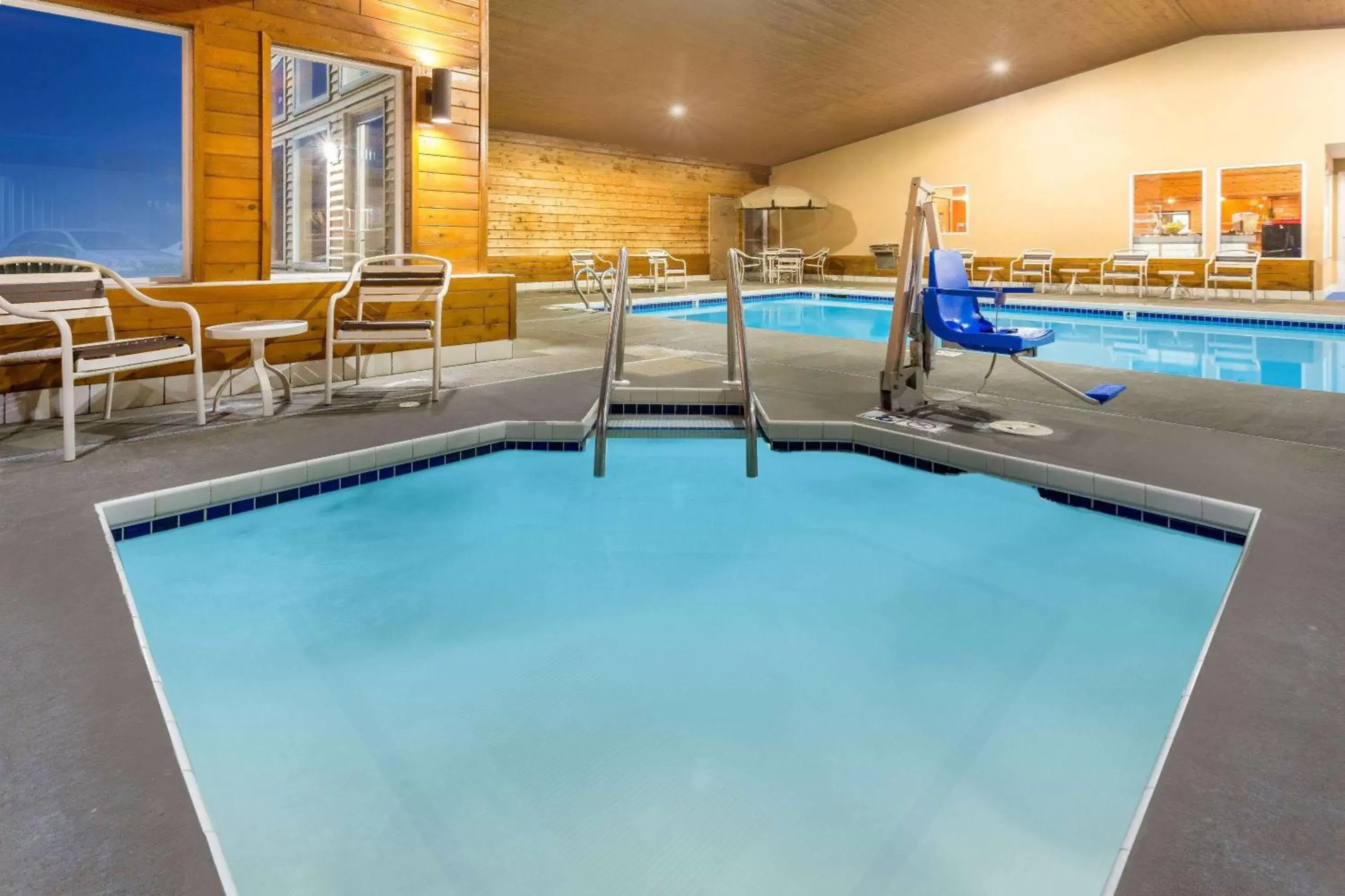 Hot Tub, Swimming Pool in AmericInn by Wyndham Boscobel