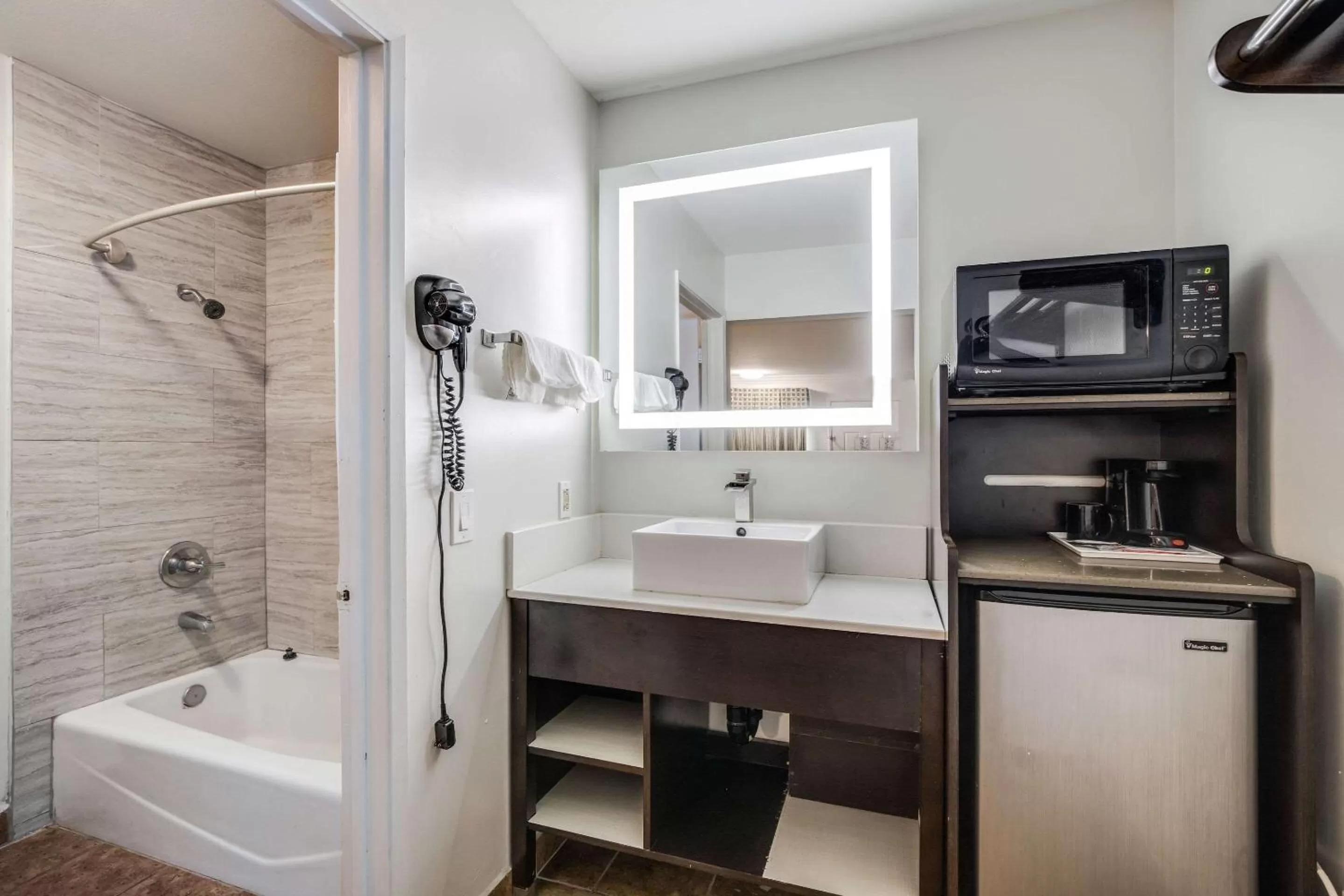 Bedroom in Rodeway Inn Old Town Temecula