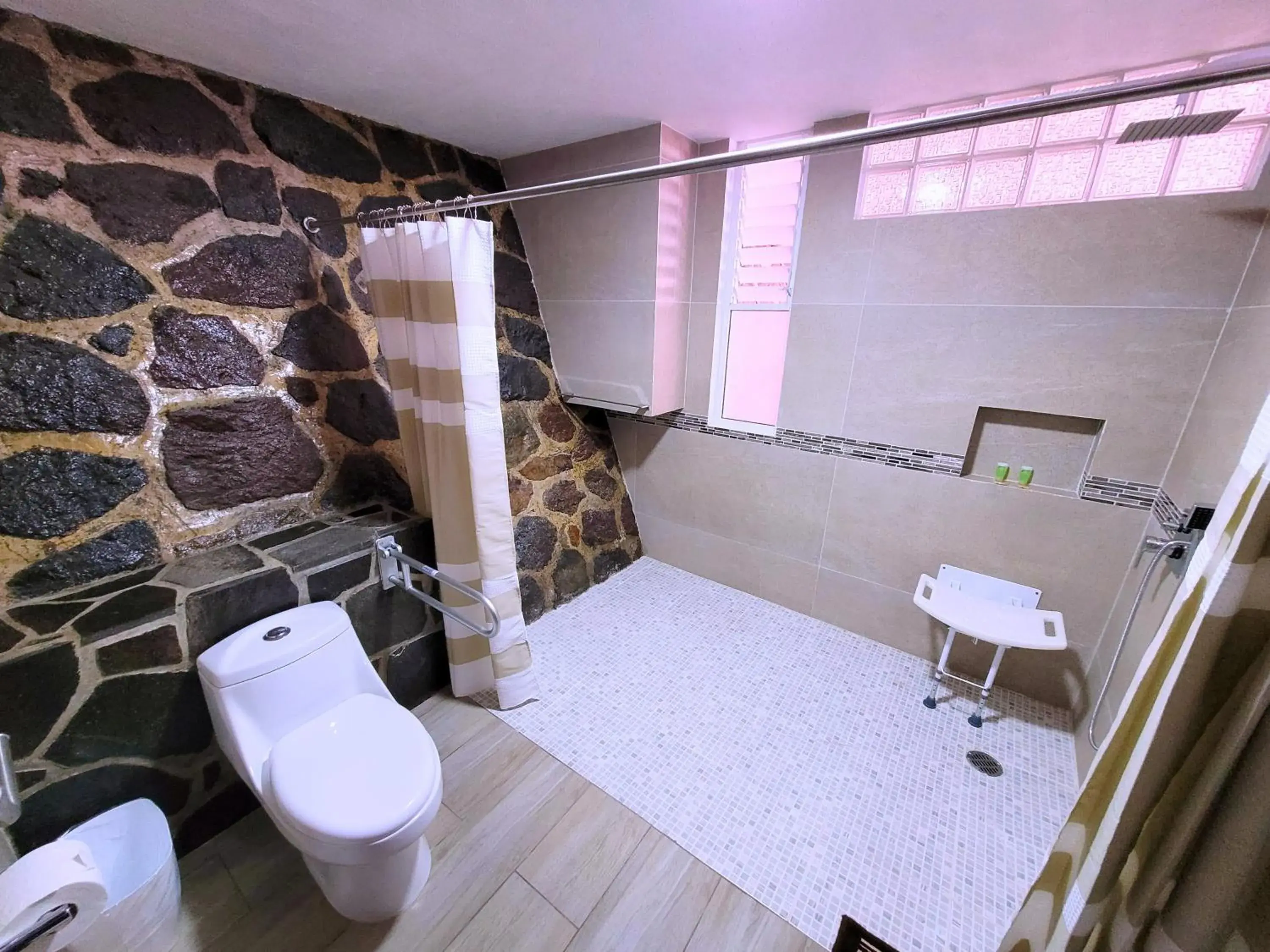 Shower, Bathroom in Hotel Tierras Blancas