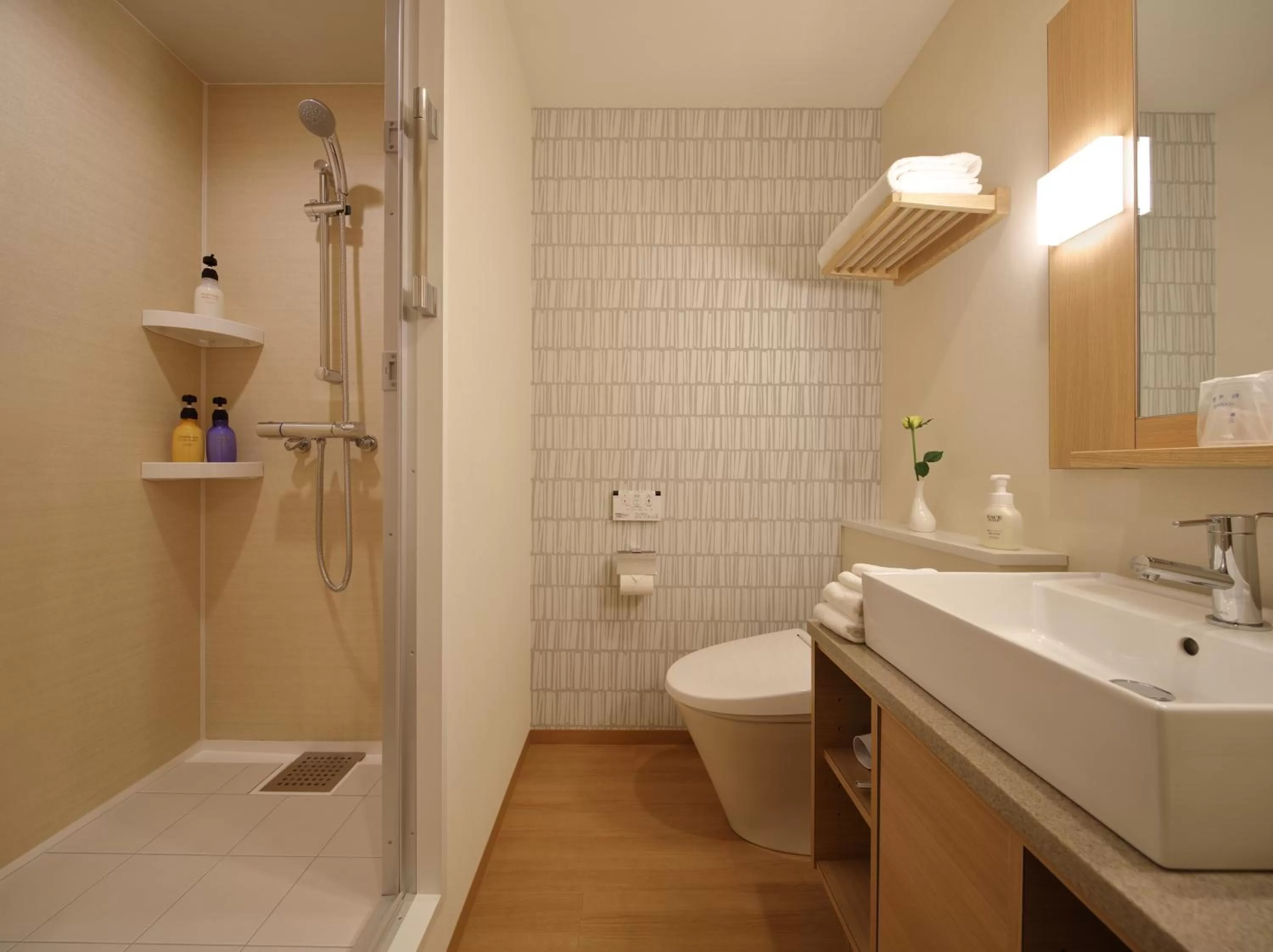 Toilet in Red Roof Inn & Suites Osaka Namba Nipponbashi