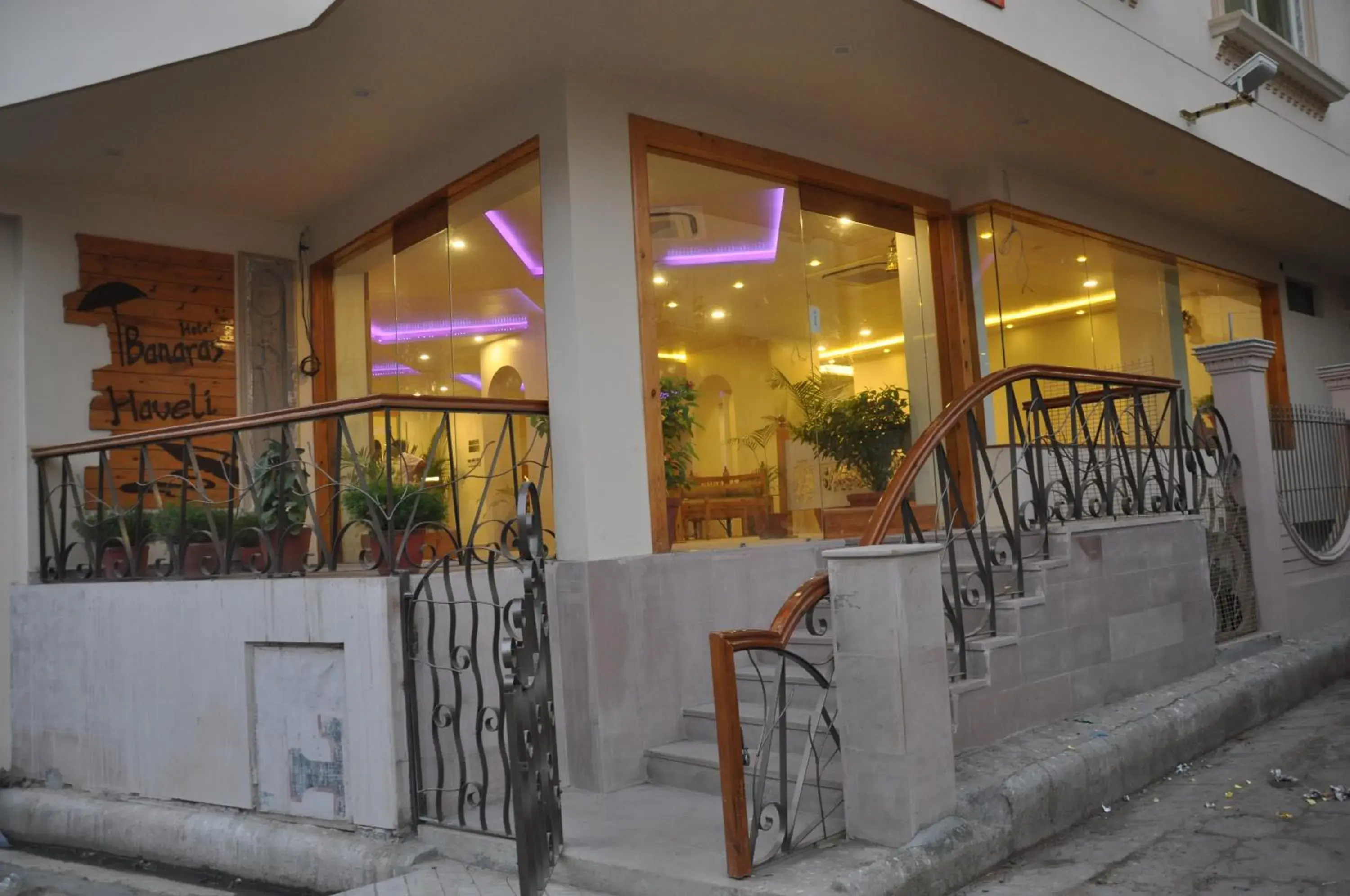 Facade/entrance in Hotel Banaras Haveli