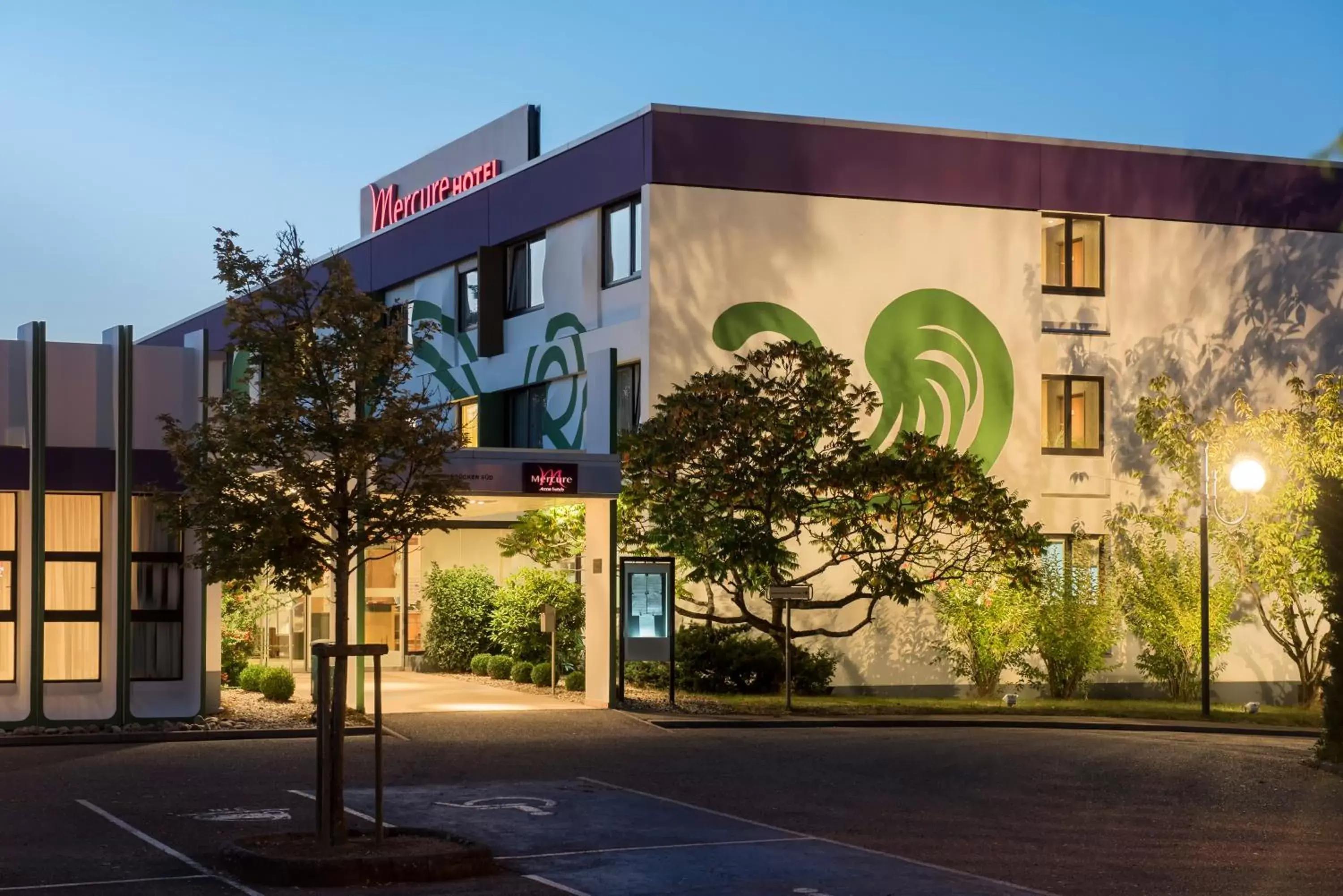 Facade/entrance, Property Building in Mercure Hotel Saarbrücken Süd