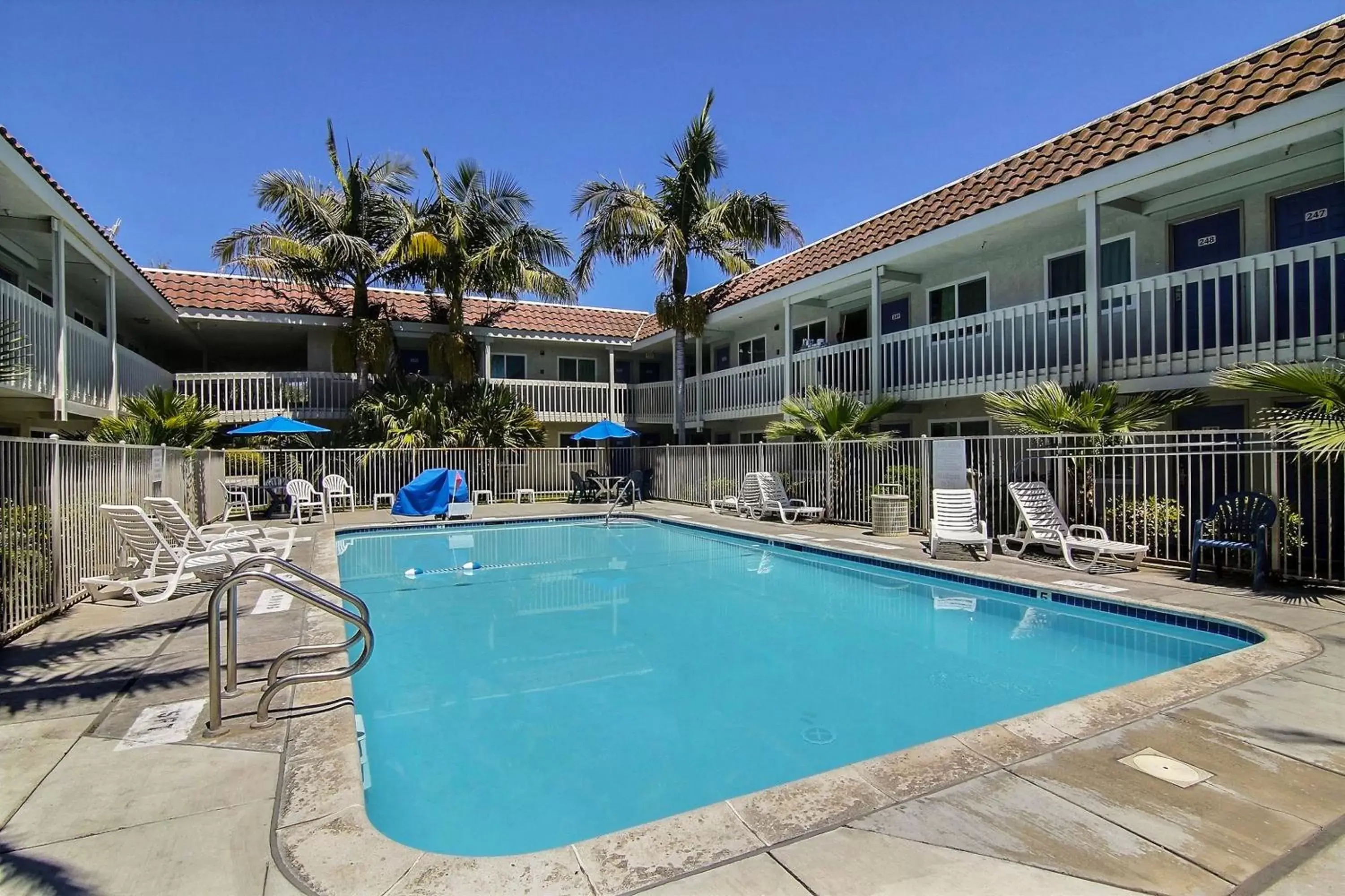 Facade/entrance, Property Building in Motel 6-Carpinteria, CA - Santa Barbara - South