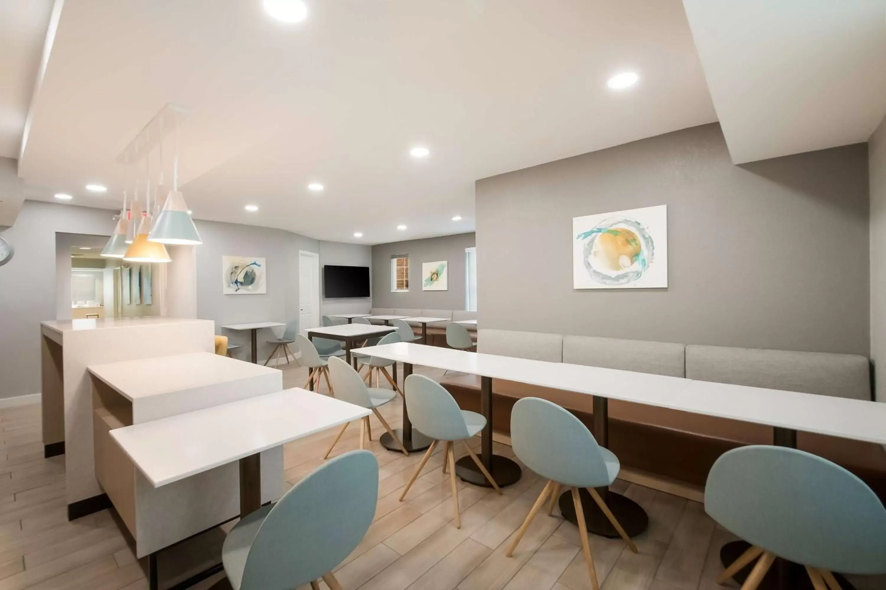 Lobby or reception in Sonesta Simply Suites Falls Church Lobby or reception in Sonesta Simply Suites Falls Church