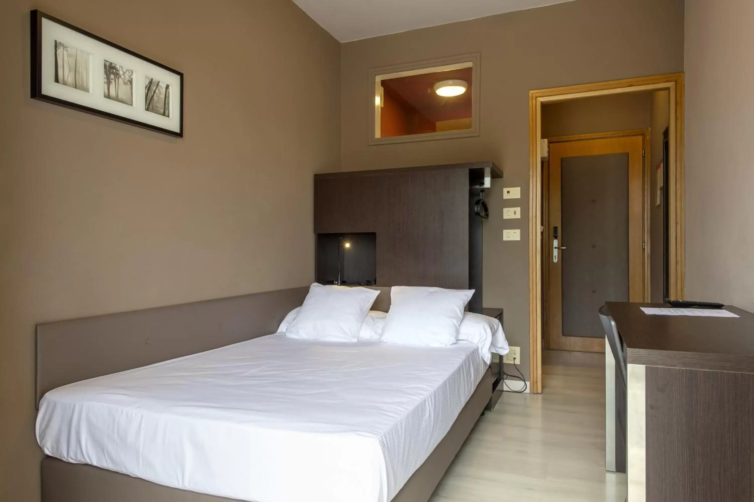 Basic Double Room With Balcony in Hotel M14