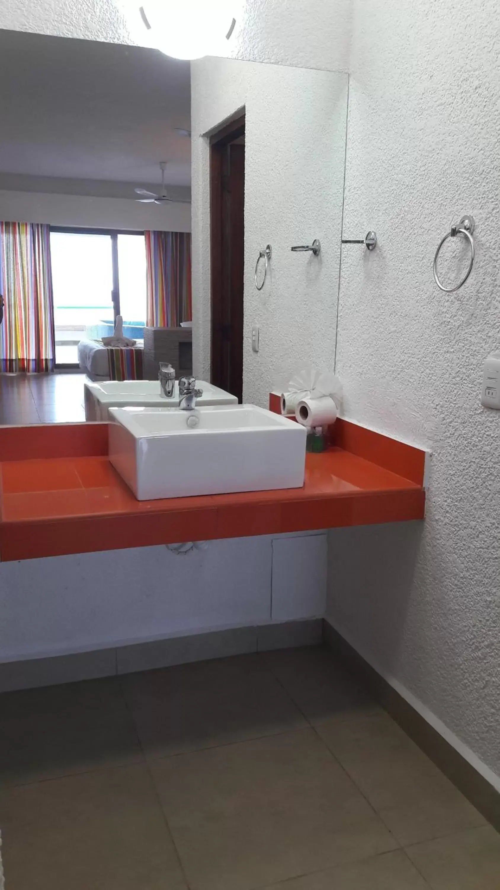 Bathroom in Pelicano Inn Playa del Carmen - Beachfront Hotel