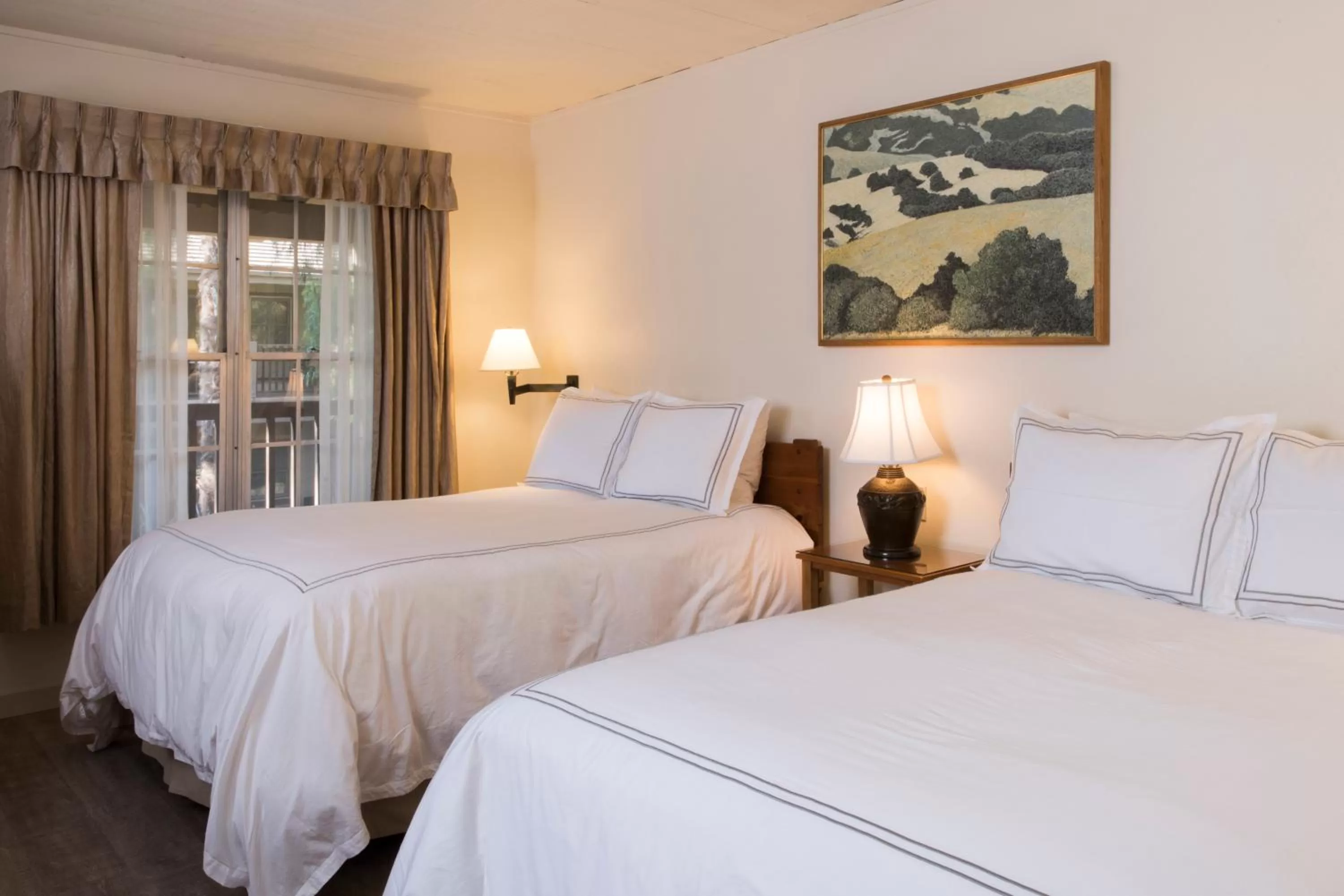 Bed in El Pueblo Inn