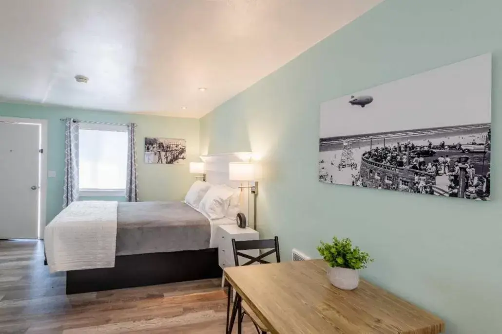 Queen Studio with Jetted Tub in Beachside Inn Queen Studio with Jetted Tub in Beachside Inn