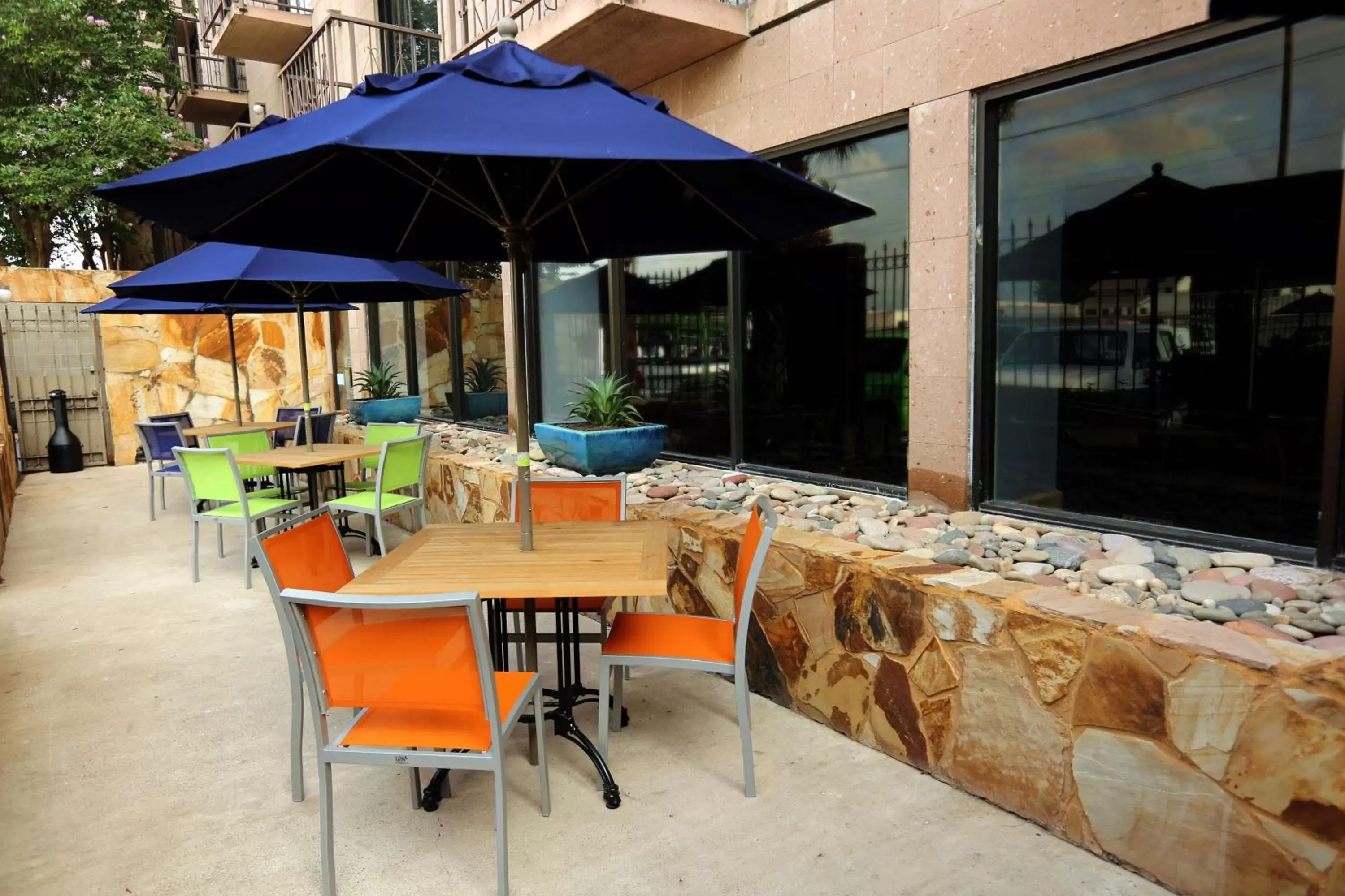 Patio, Restaurant/Places to Eat in Doubletree by Hilton McAllen