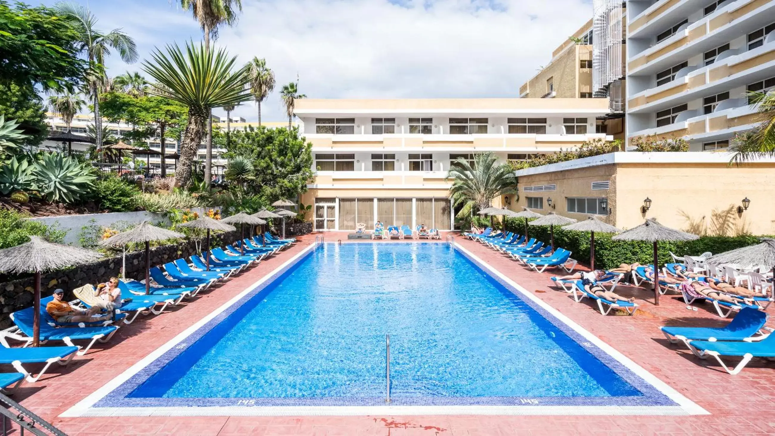 Swimming Pool in Complejo Blue Sea Puerto Resort compuesto por Hotel Canarife y Bonanza Palace