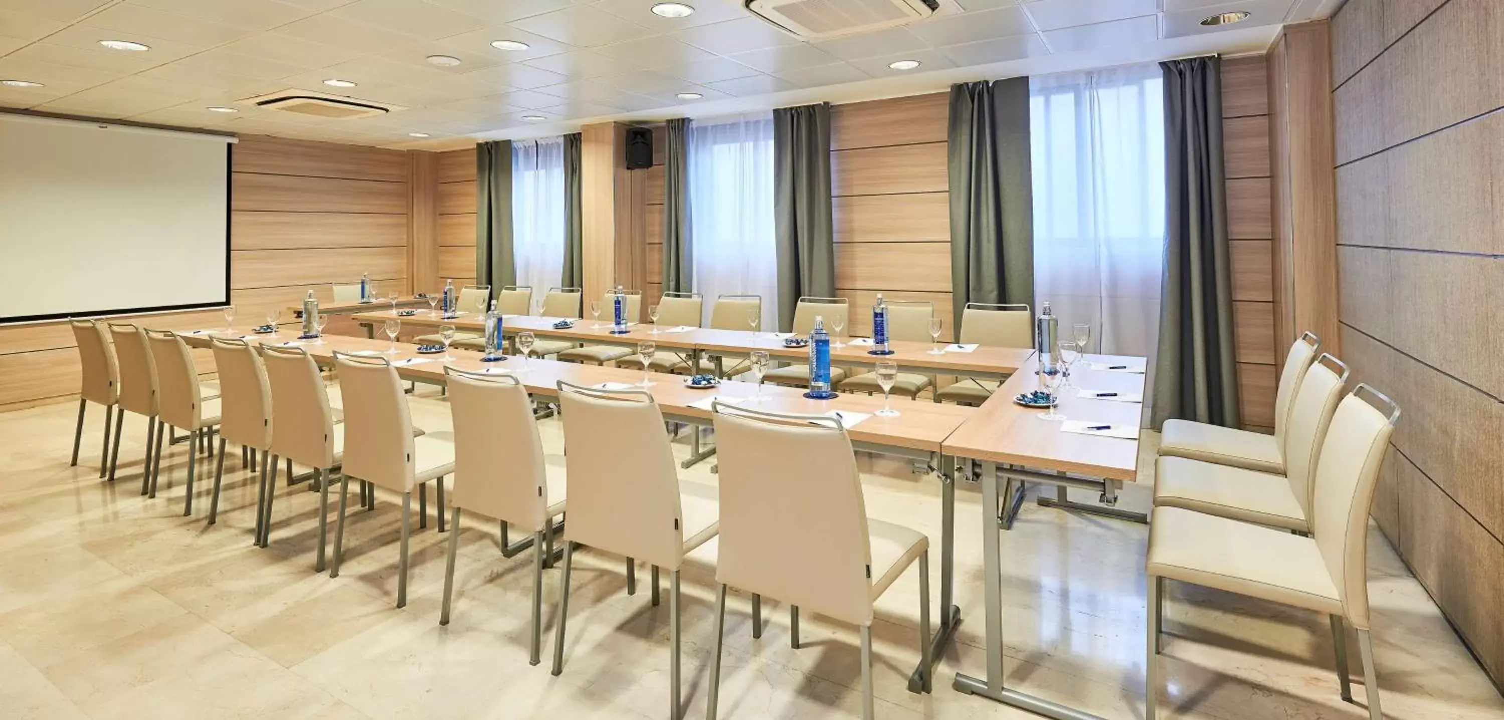 Meeting/conference room in NH Logroño Herencia Rioja
