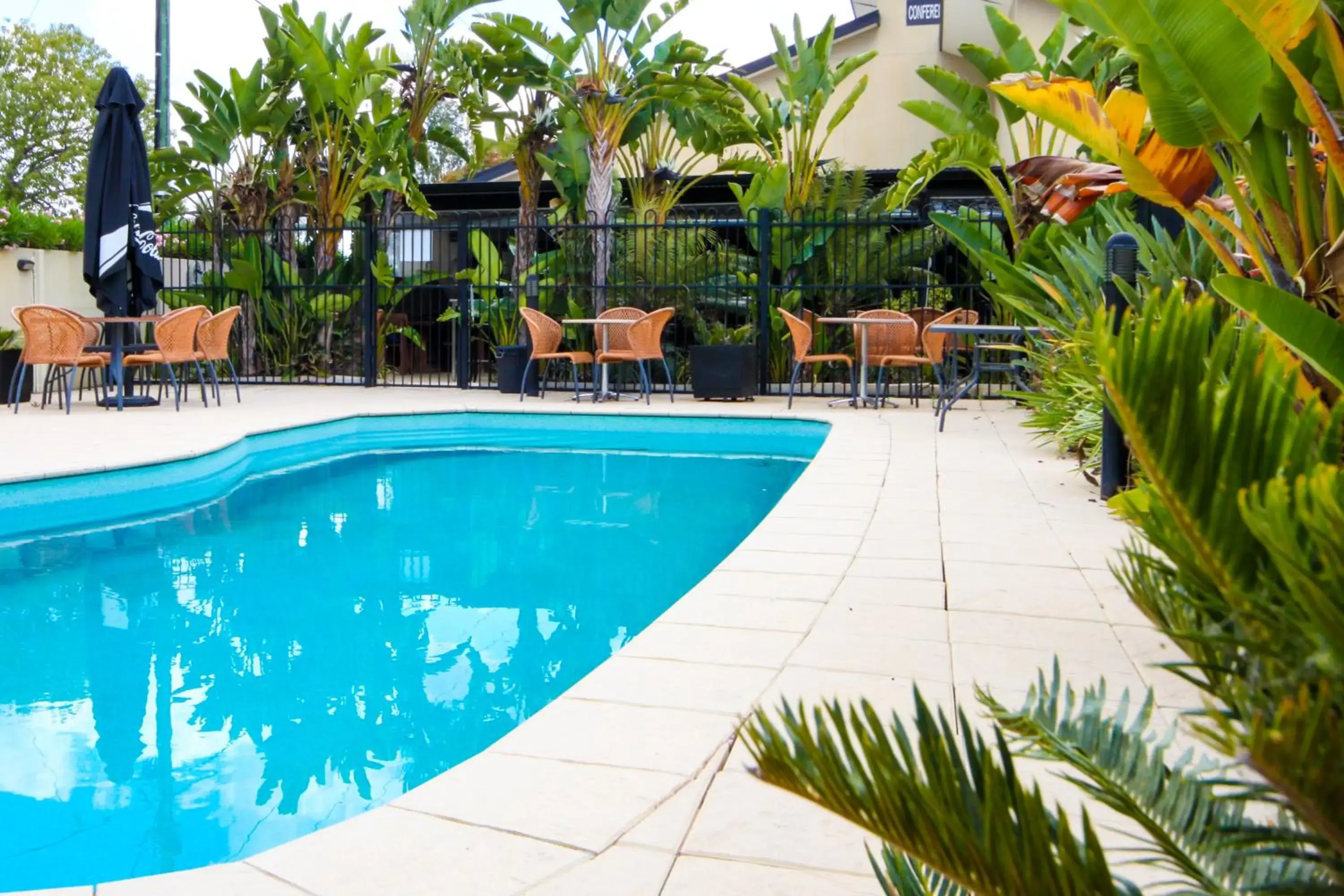 Swimming Pool in Best Western Bungil Creek Motel