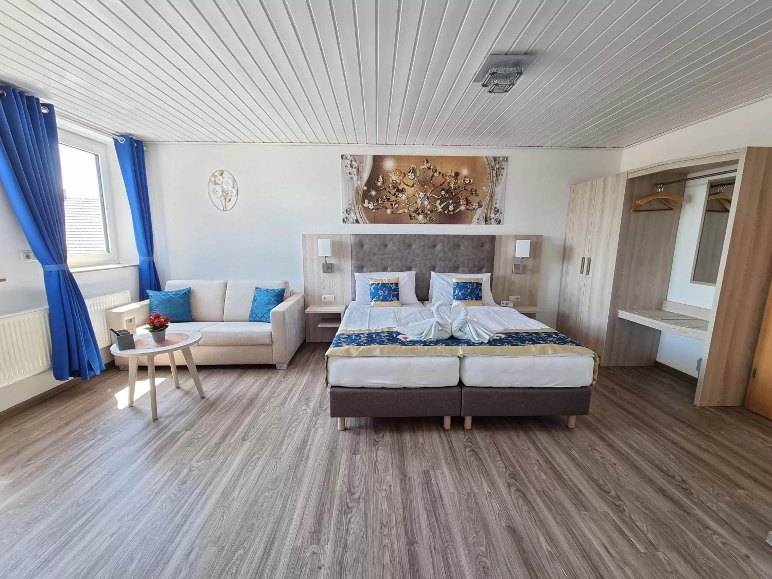 Bed in Hotel Medebach - Zum Schwanenkönig