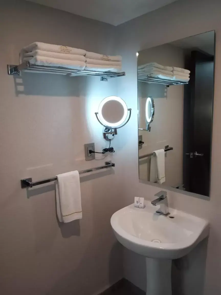 Bathroom in Gran Hotel Concordia San Luis Potosi