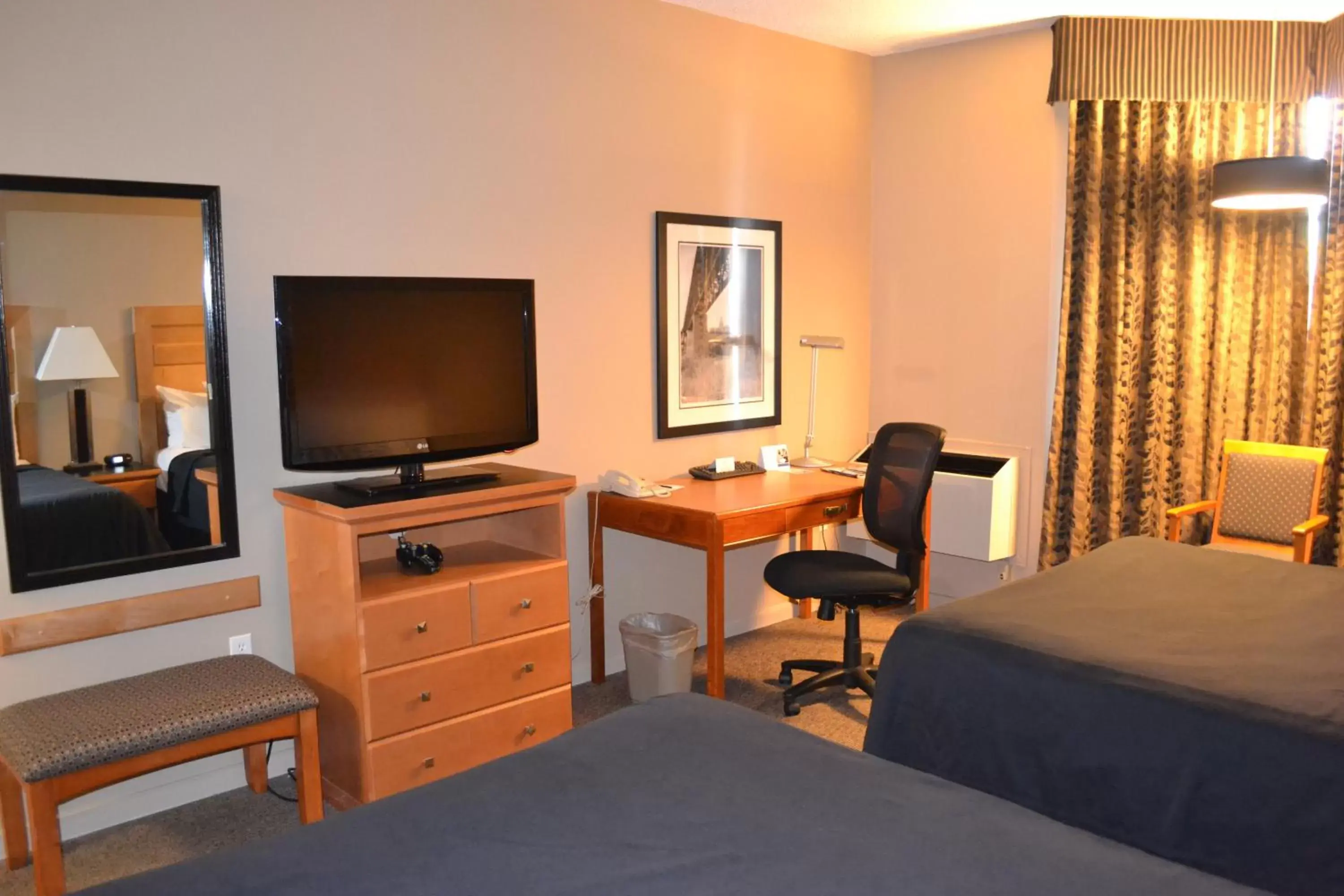 TV and multimedia, TV/Entertainment Center in Royal Hotel West Edmonton, Trademark Collection by Wyndham