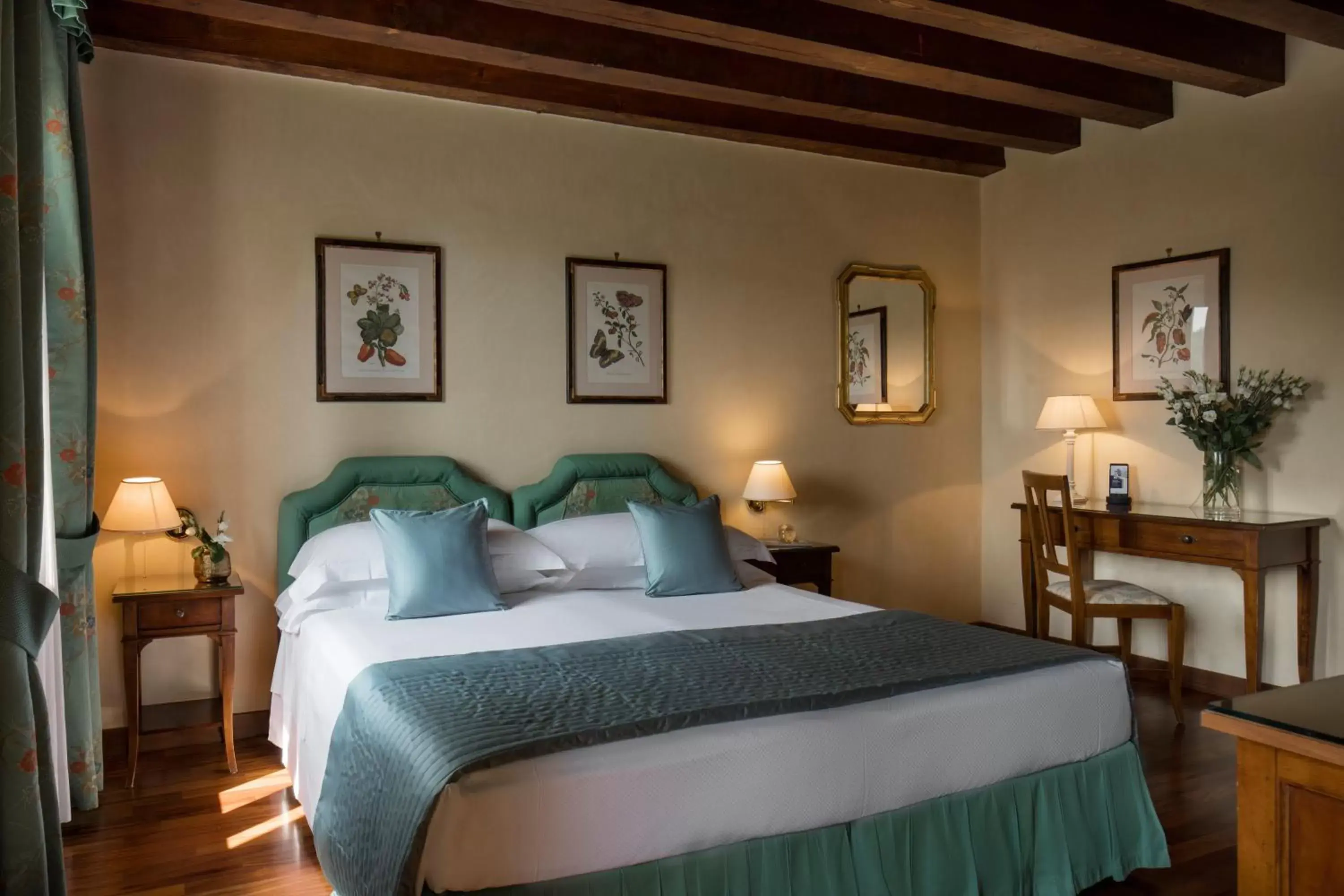 Bed in Villa Michelangelo Vicenza – Starhotels Collezione