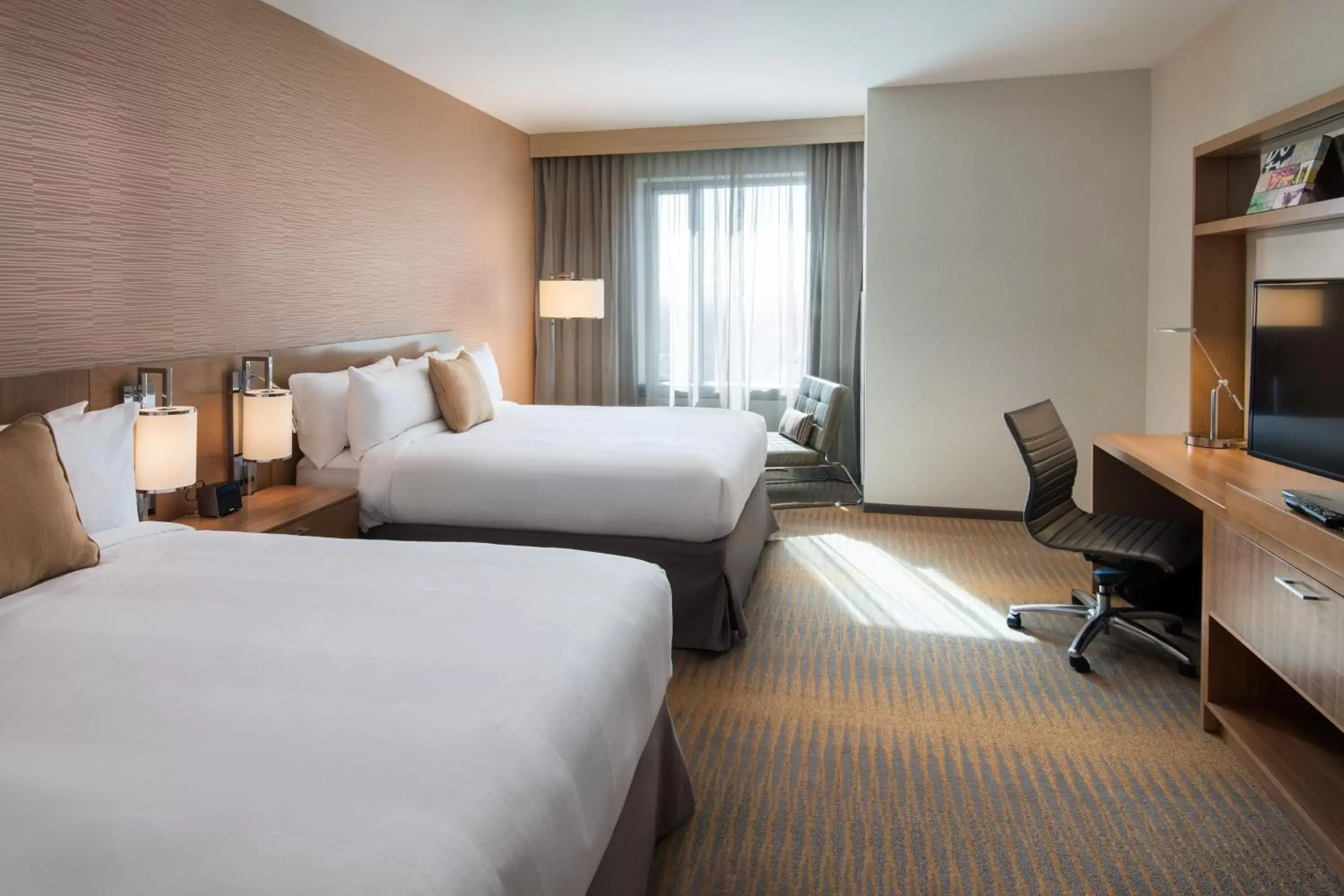 Photo of the whole room, Bed in Courtyard by Marriott Los Angeles L.A. LIVE