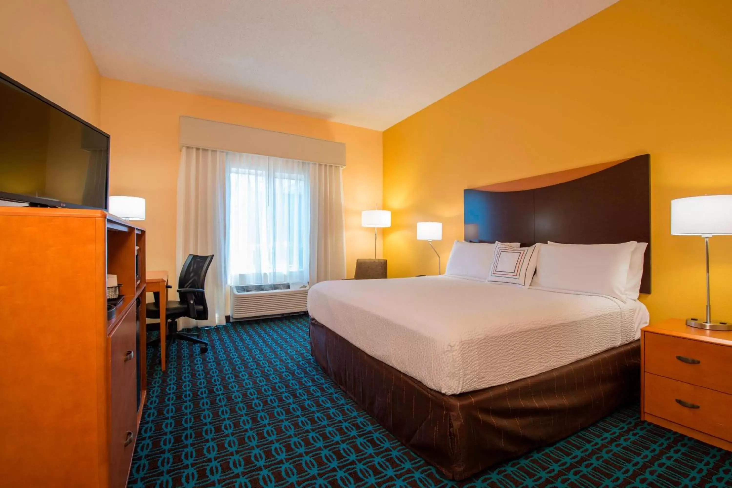 Photo of the whole room, Bed in Fairfield Inn & Suites by Marriott Greenwood