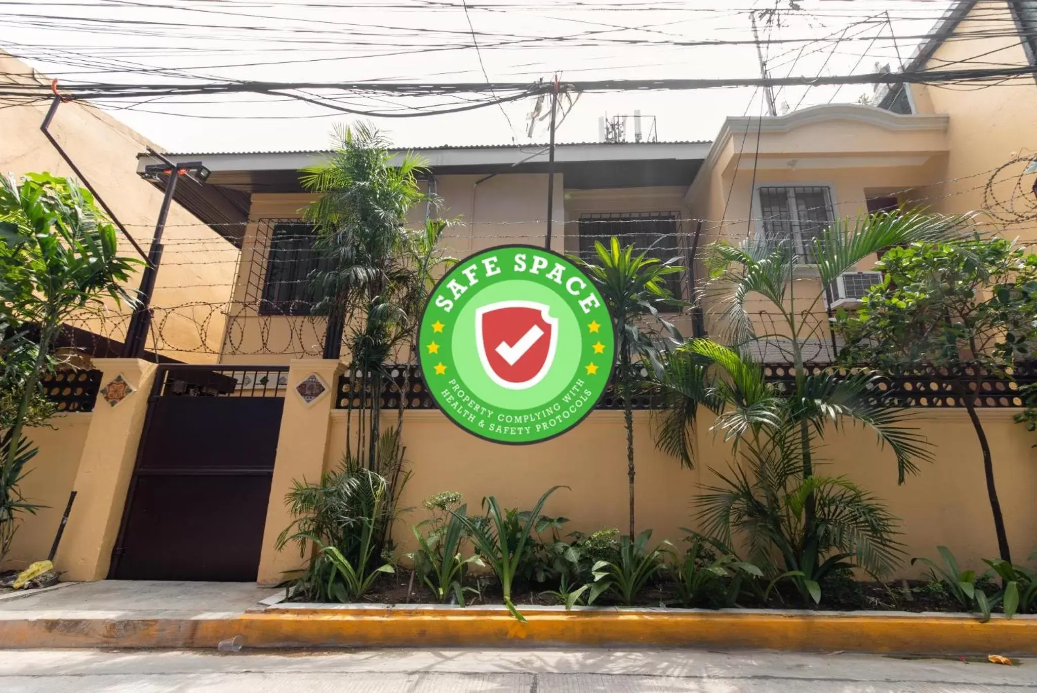 Property Building in RedDoorz near PNR Espana Station