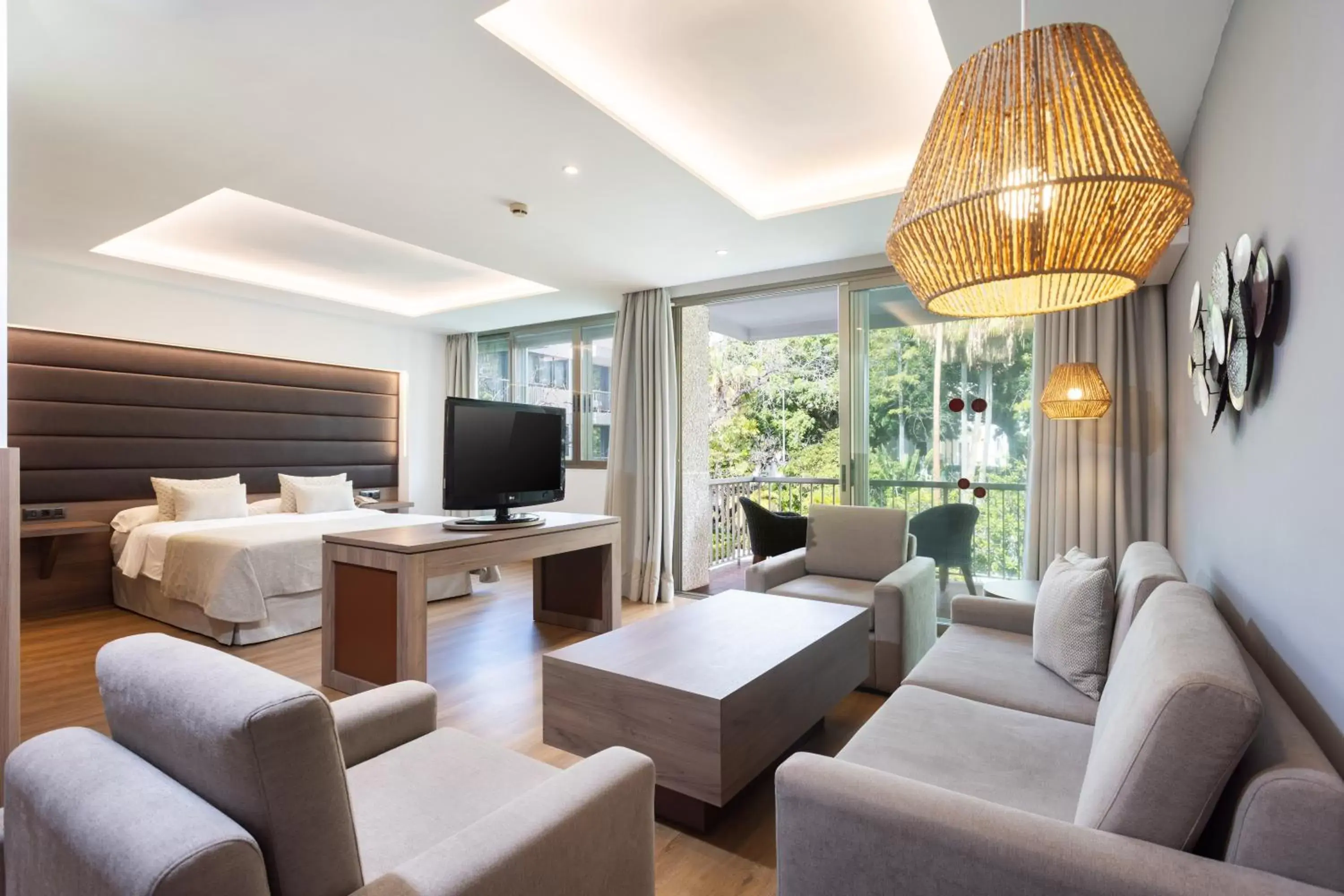 Photo of the whole room, Seating Area in Hotel Colon Rambla