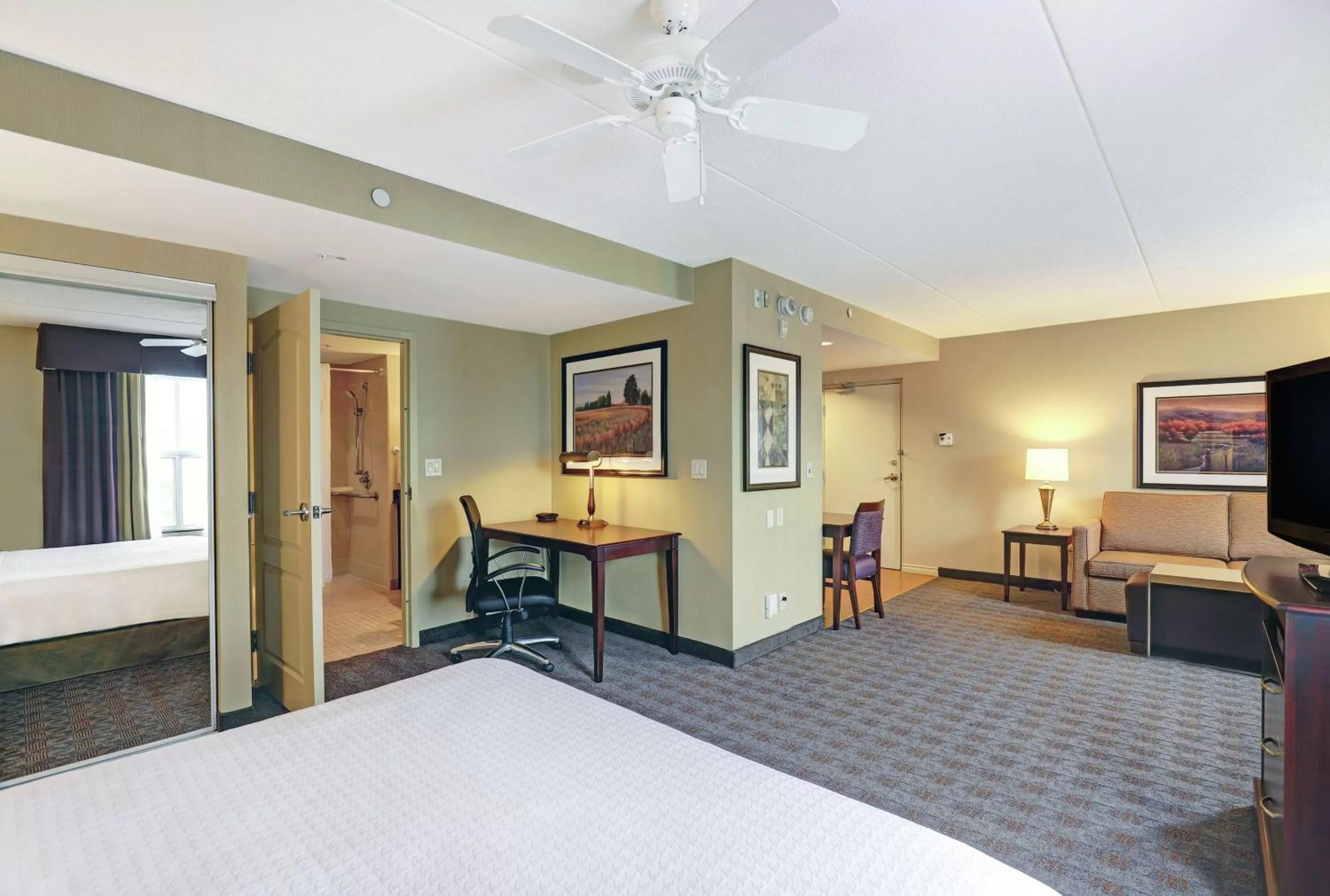 Bedroom, Bed in Homewood Suites by Hilton Cambridge-Waterloo, Ontario