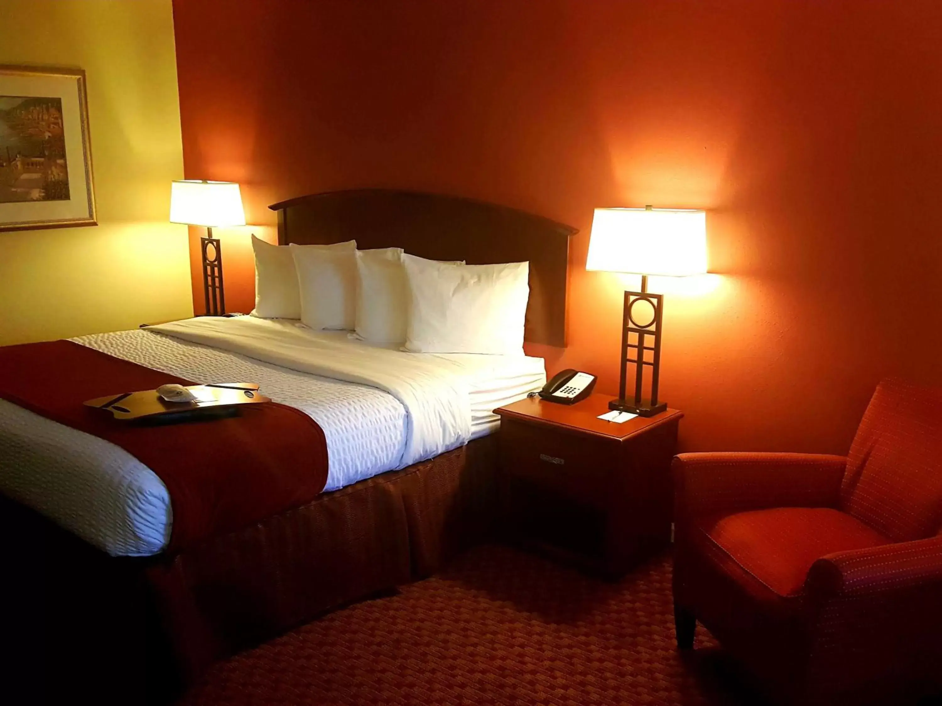 Photo of the whole room, Bed in Best Western Hickory