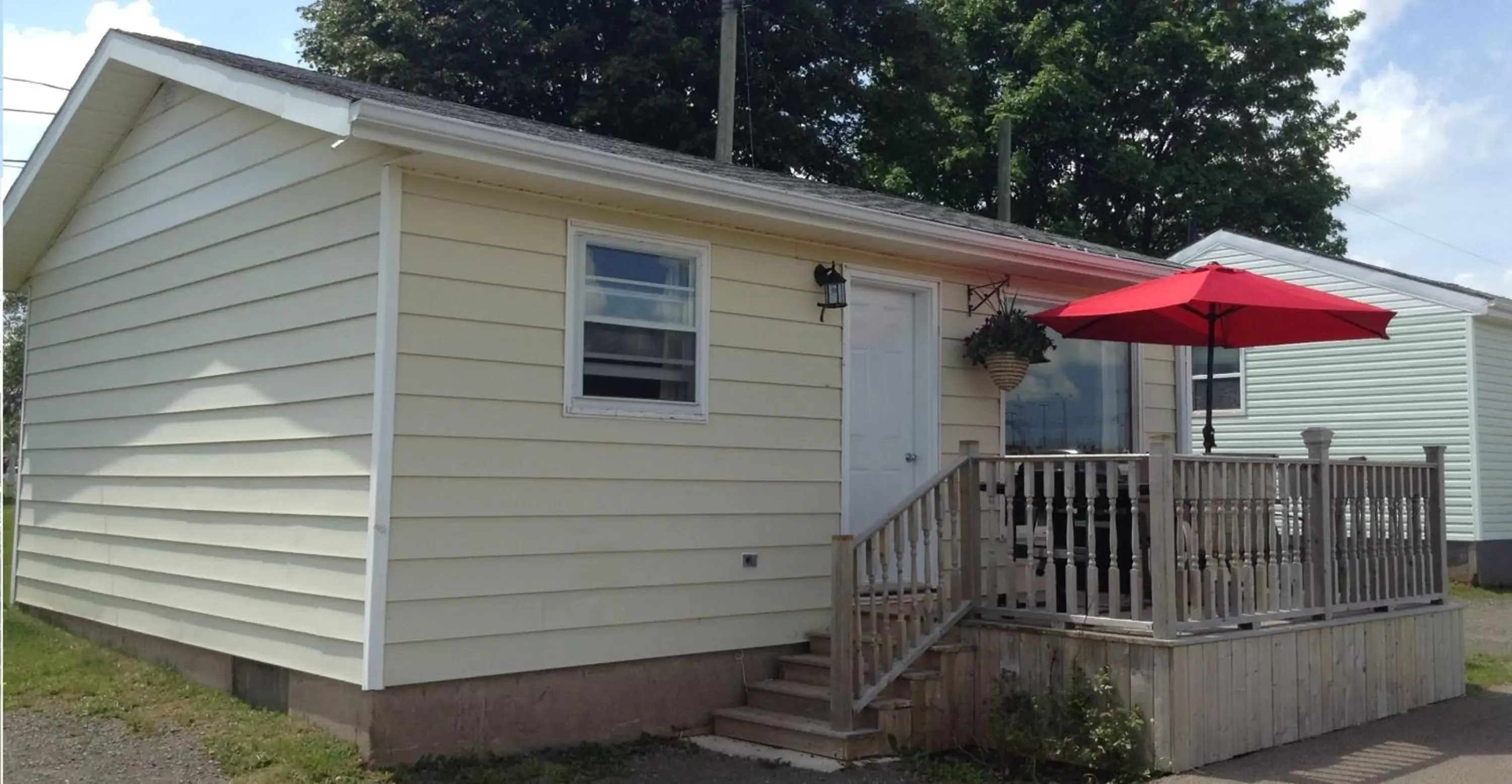 BBQ facilities in Royalty Maples Cottages and Motel