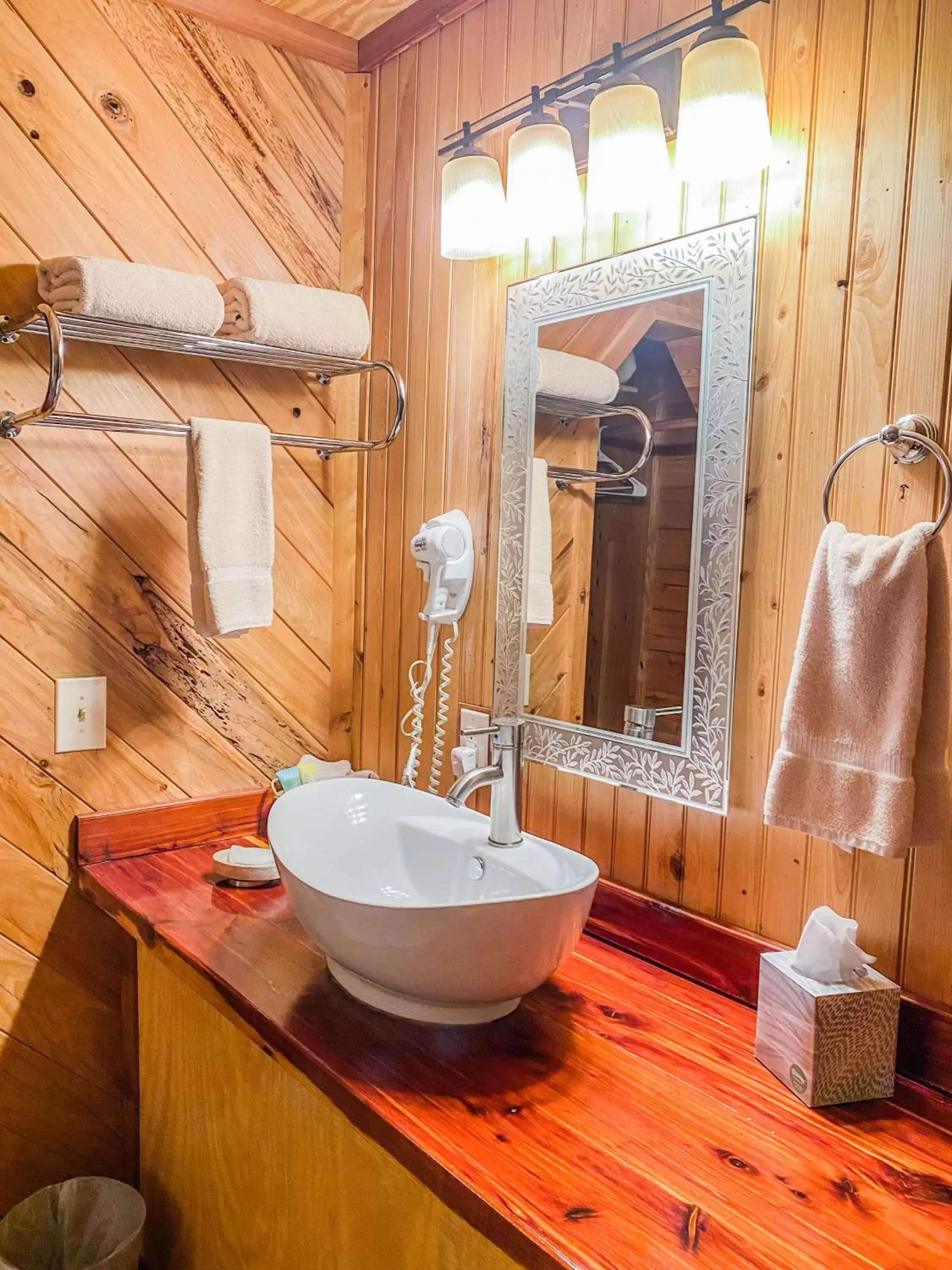 Shower, Bathroom in Inn at the Art Center