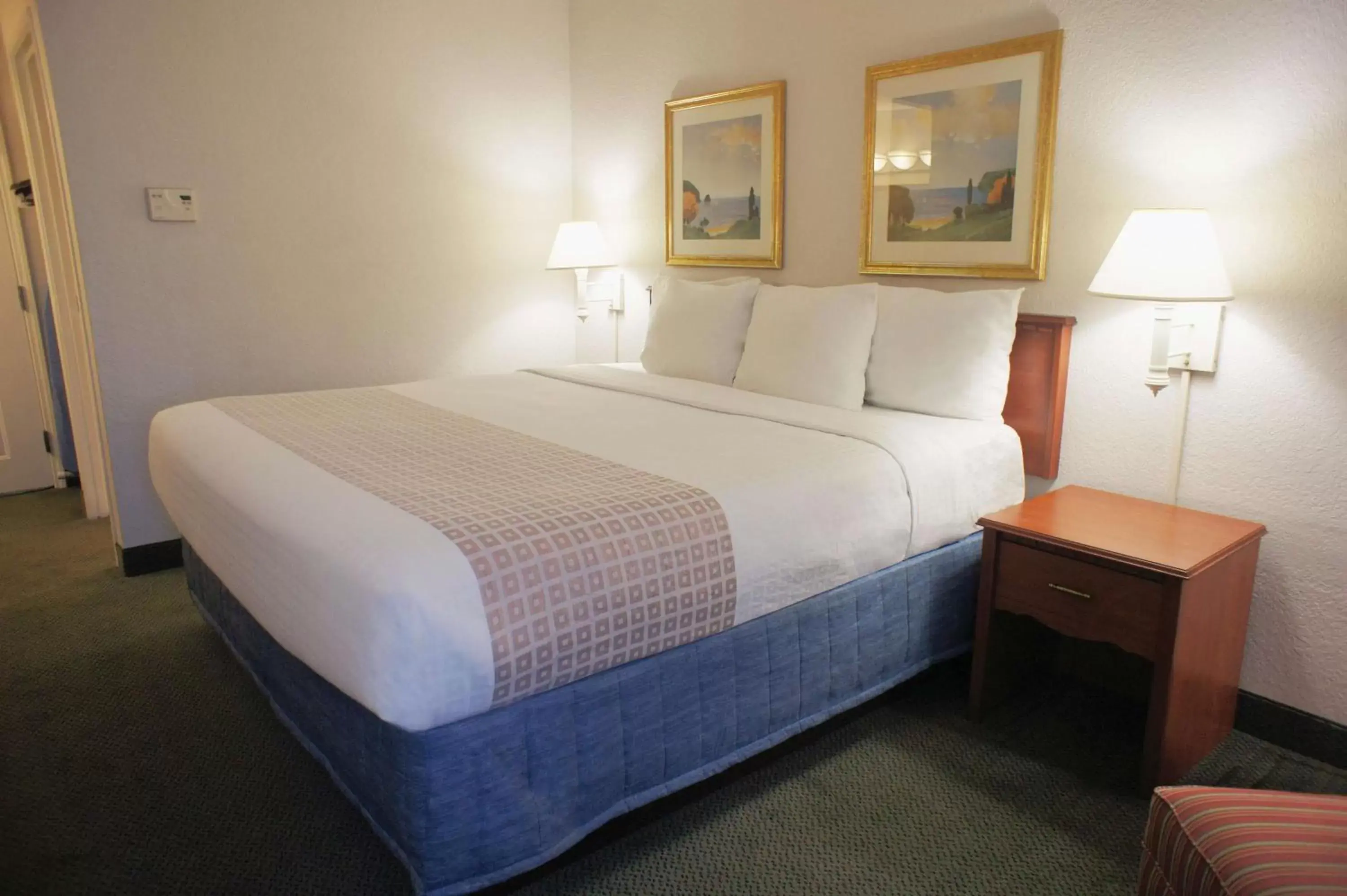 Photo of the whole room, Bed in La Quinta Inn by Wyndham Ft. Lauderdale Tamarac East