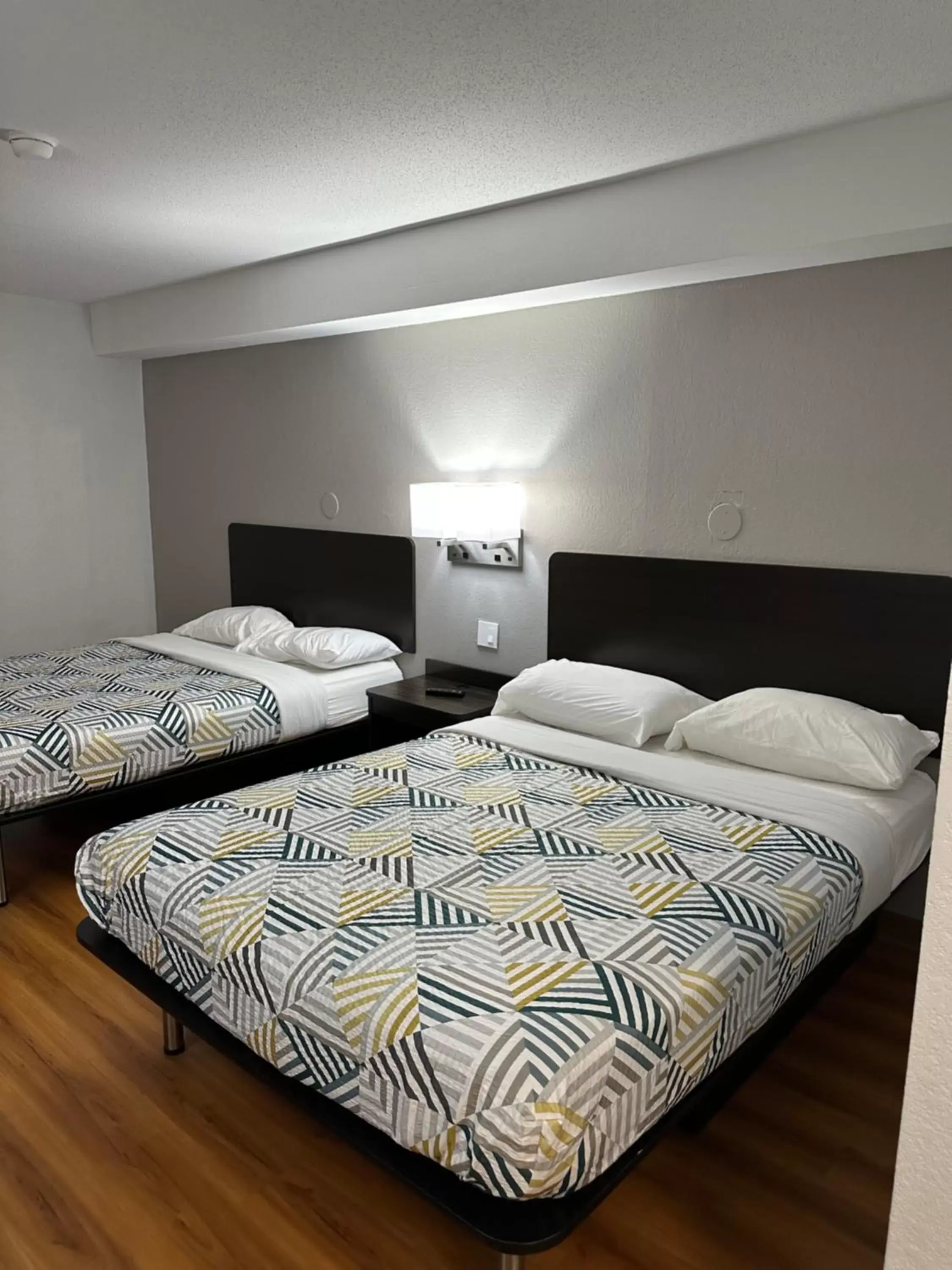 Queen Room with Two Queen Beds - Non-Smoking in Motel 6-Greensboro, NC - Airport Queen Room with Two Queen Beds - Non-Smoking in Motel 6-Greensboro, NC - Airport