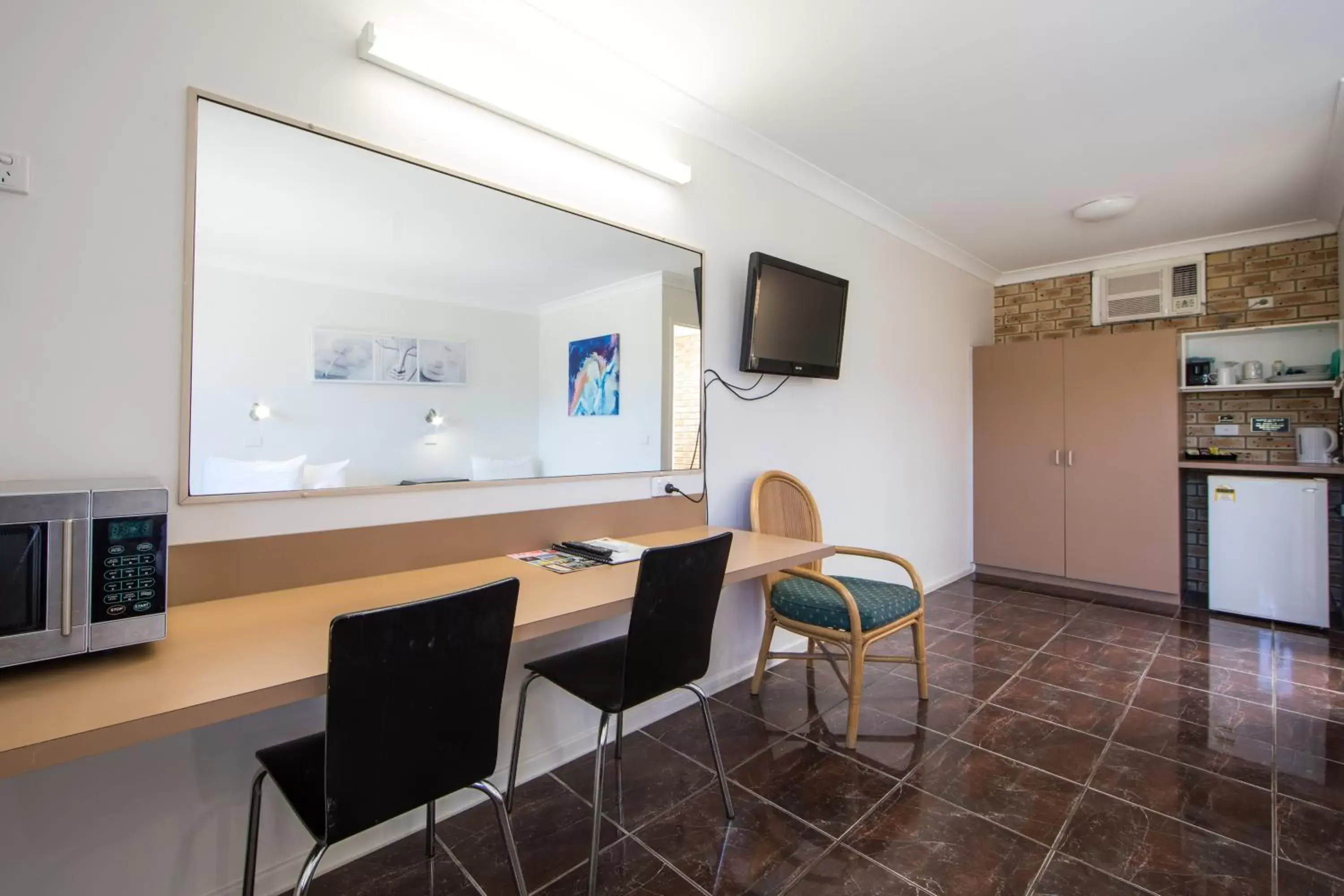Photo of the whole room, Dining Area in Caboolture Motel