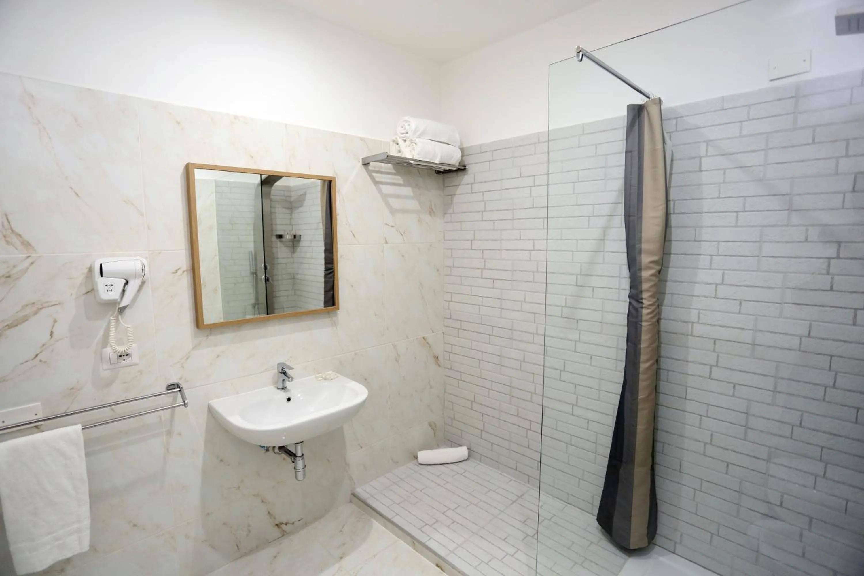 Shower in Hotel Vergilius Billia