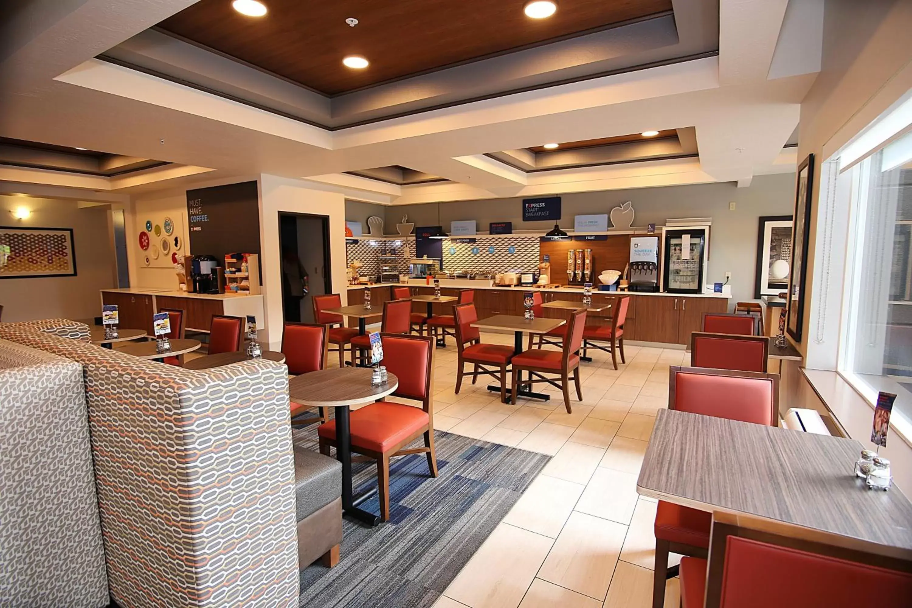 Breakfast, Restaurant/Places to Eat in Holiday Inn Express Hotel & Suites Ashland, an IHG Hotel