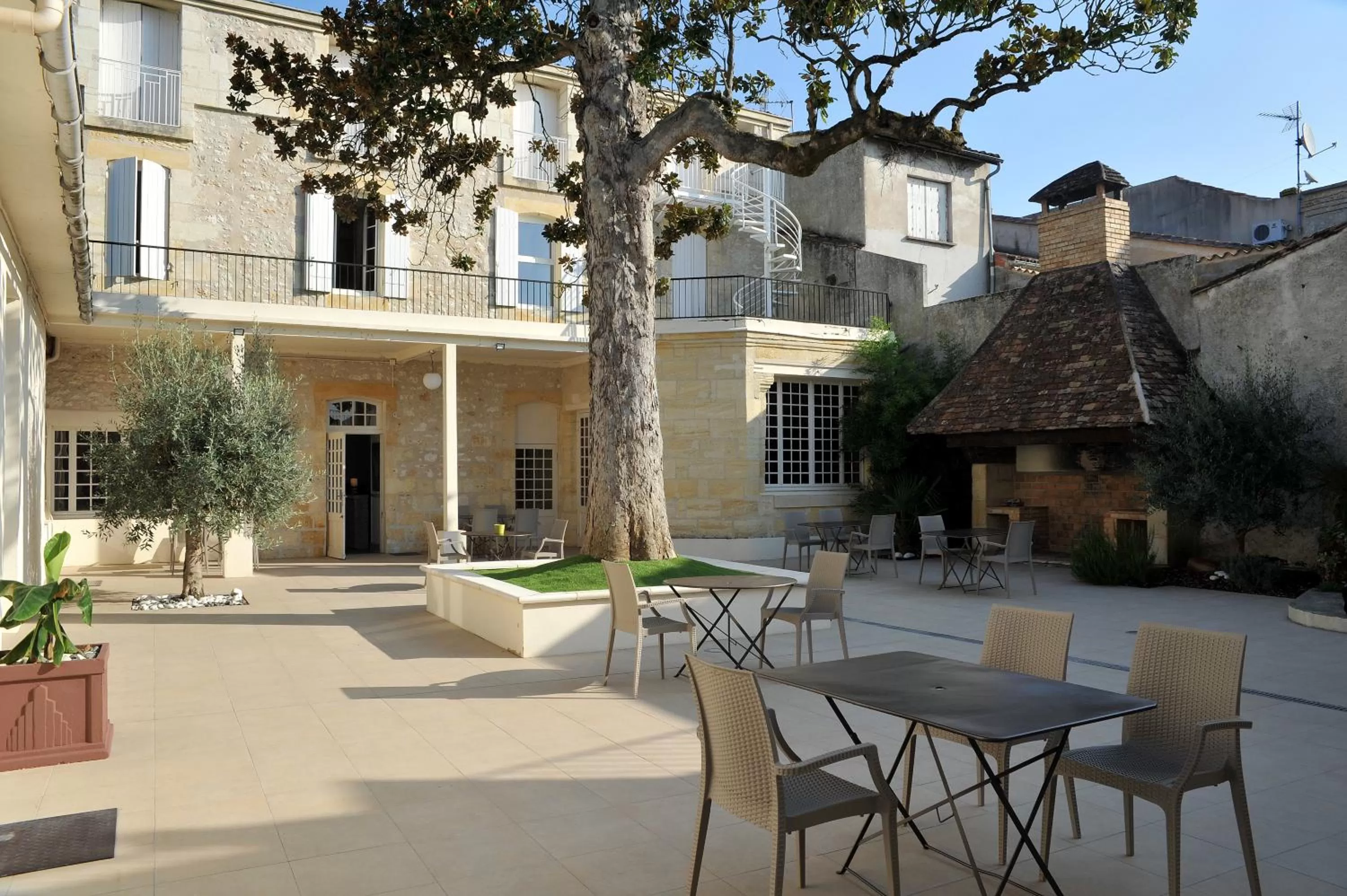 Patio, Property Building in Grand Hôtel