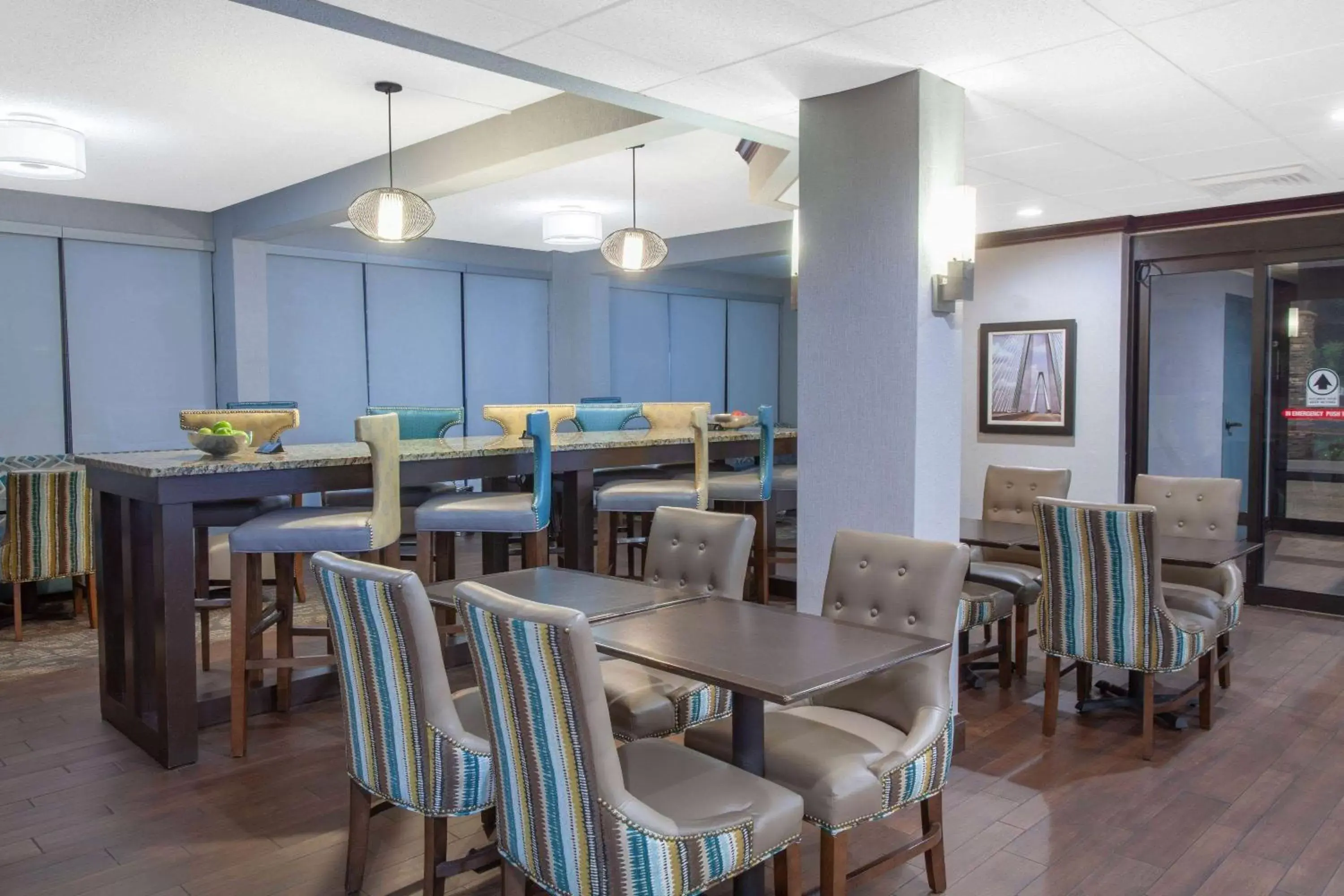 Lobby or reception, Restaurant/Places to Eat in Wingate by Wyndham Charleston Coliseum Lobby or reception, Restaurant/Places to Eat in Wingate by Wyndham Charleston Coliseum