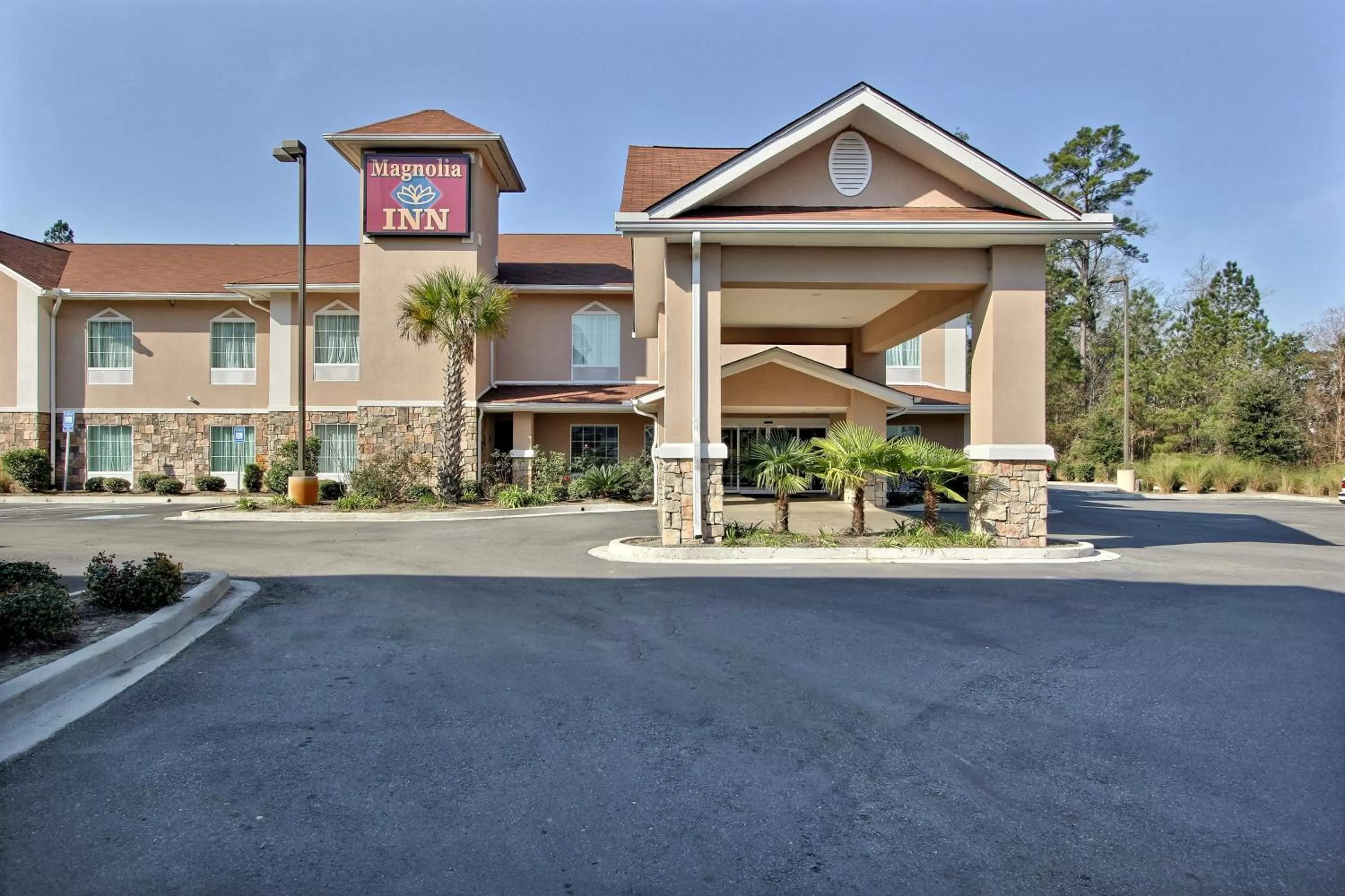 Facade/entrance in Magnolia Inn and Suites Pooler