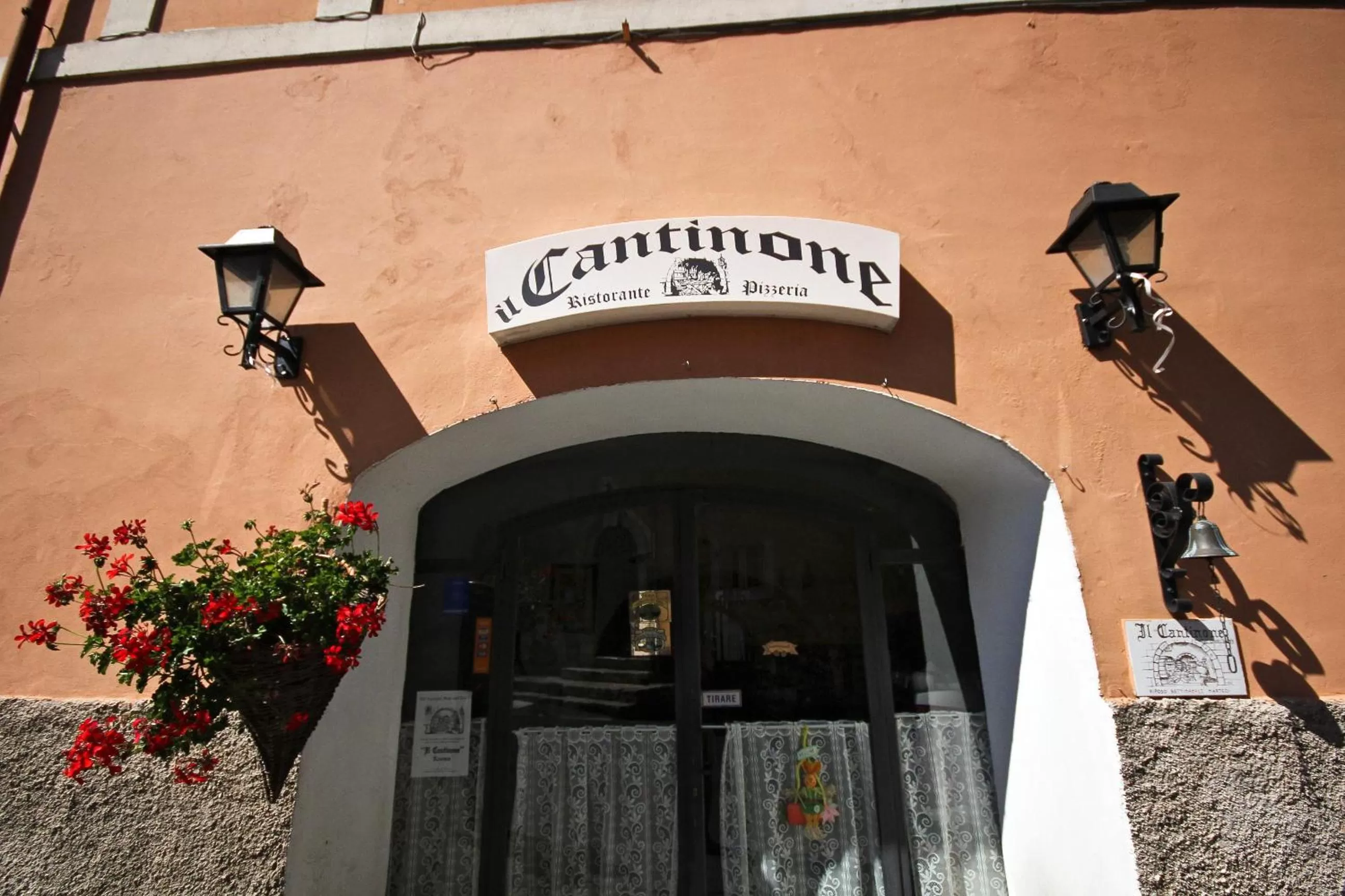 Facade/entrance in Il Cantinone Rooms
