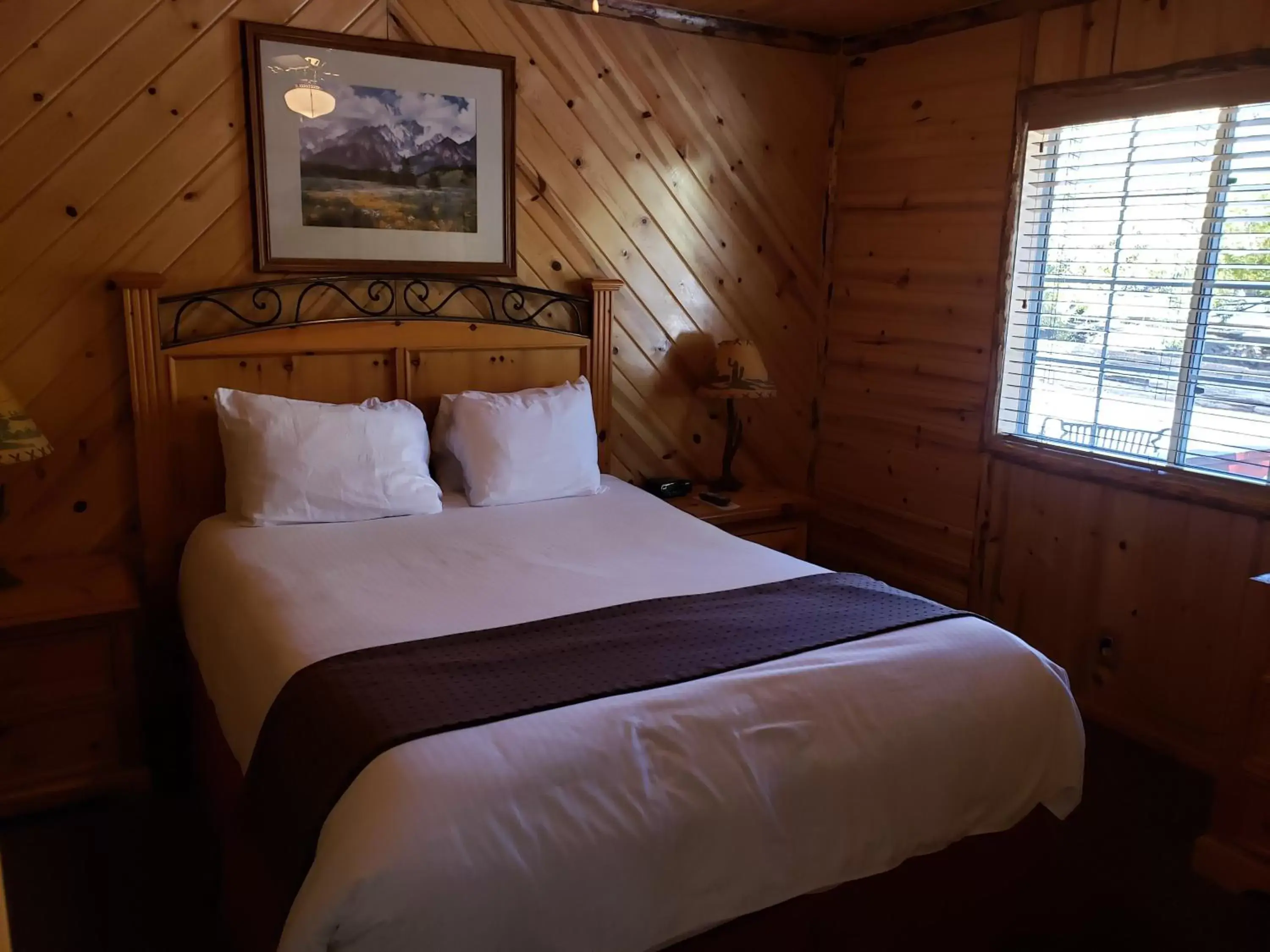 Bedroom, Bed in Big Bear Frontier