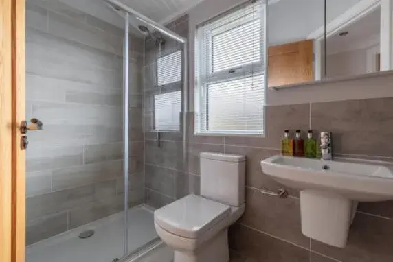 Bathroom in The Gamekeeper's Inn