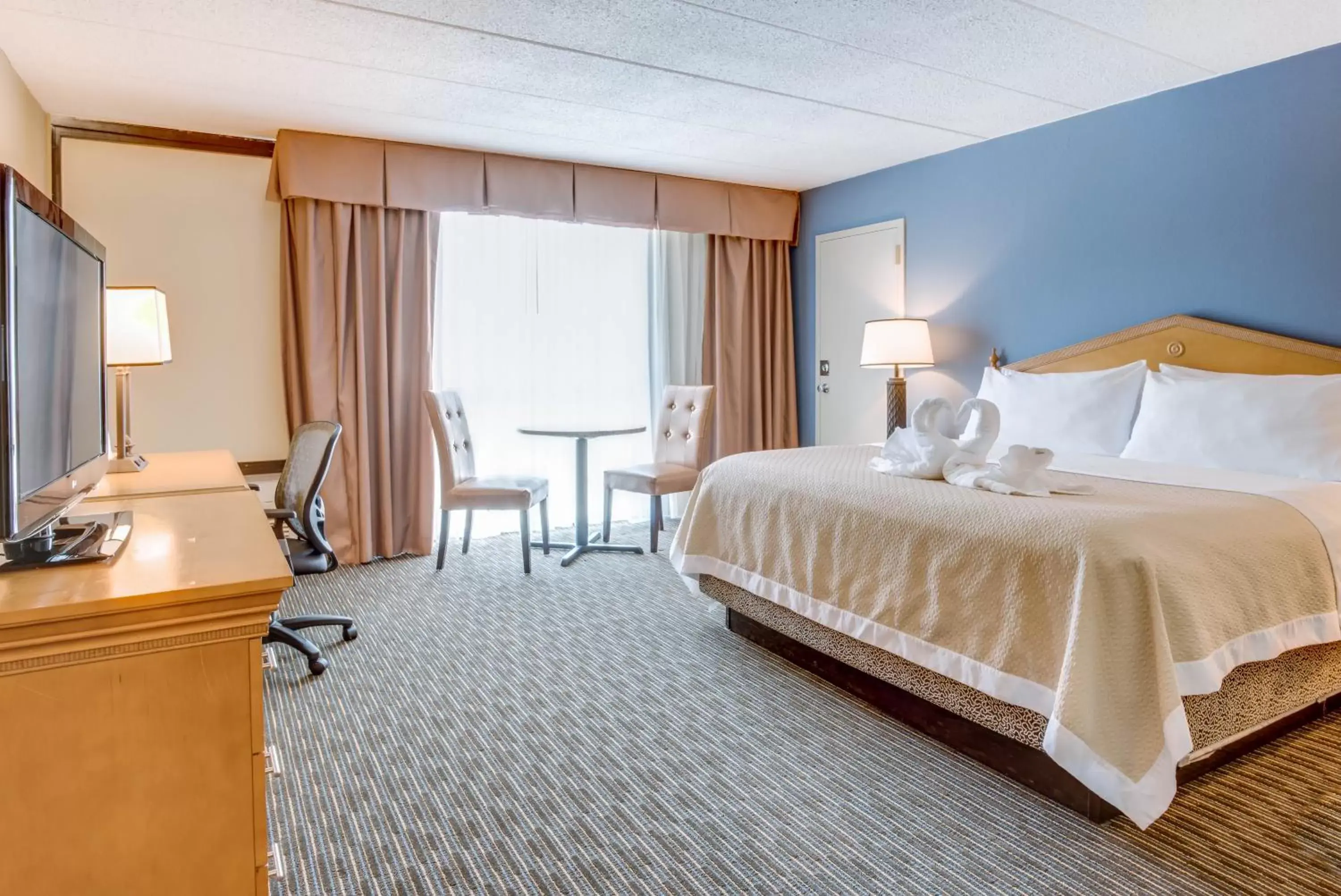 Photo of the whole room, Bed in Days Hotel by Wyndham Toms River Jersey Shore