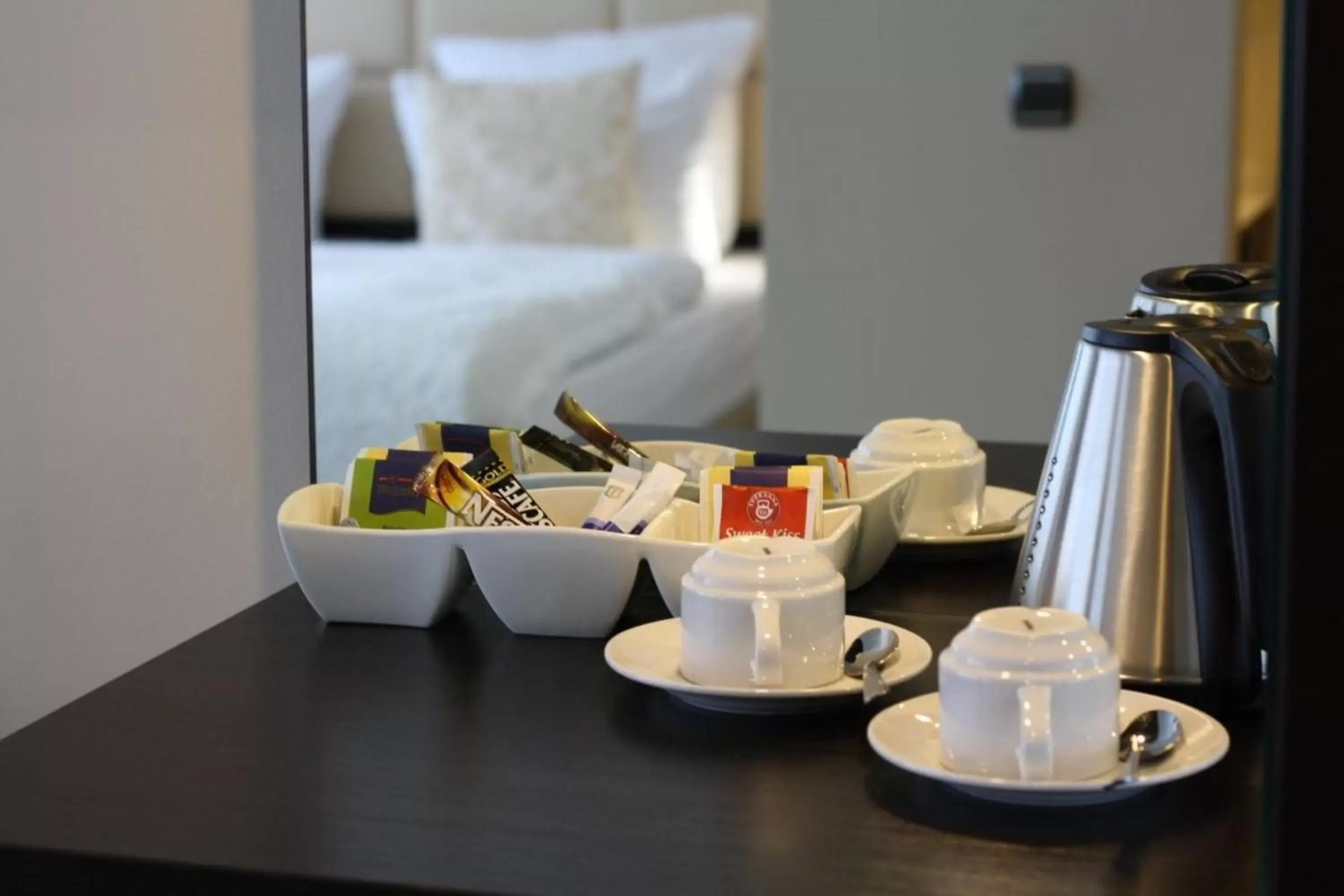 Coffee/tea facilities in Hotel am Karlstor