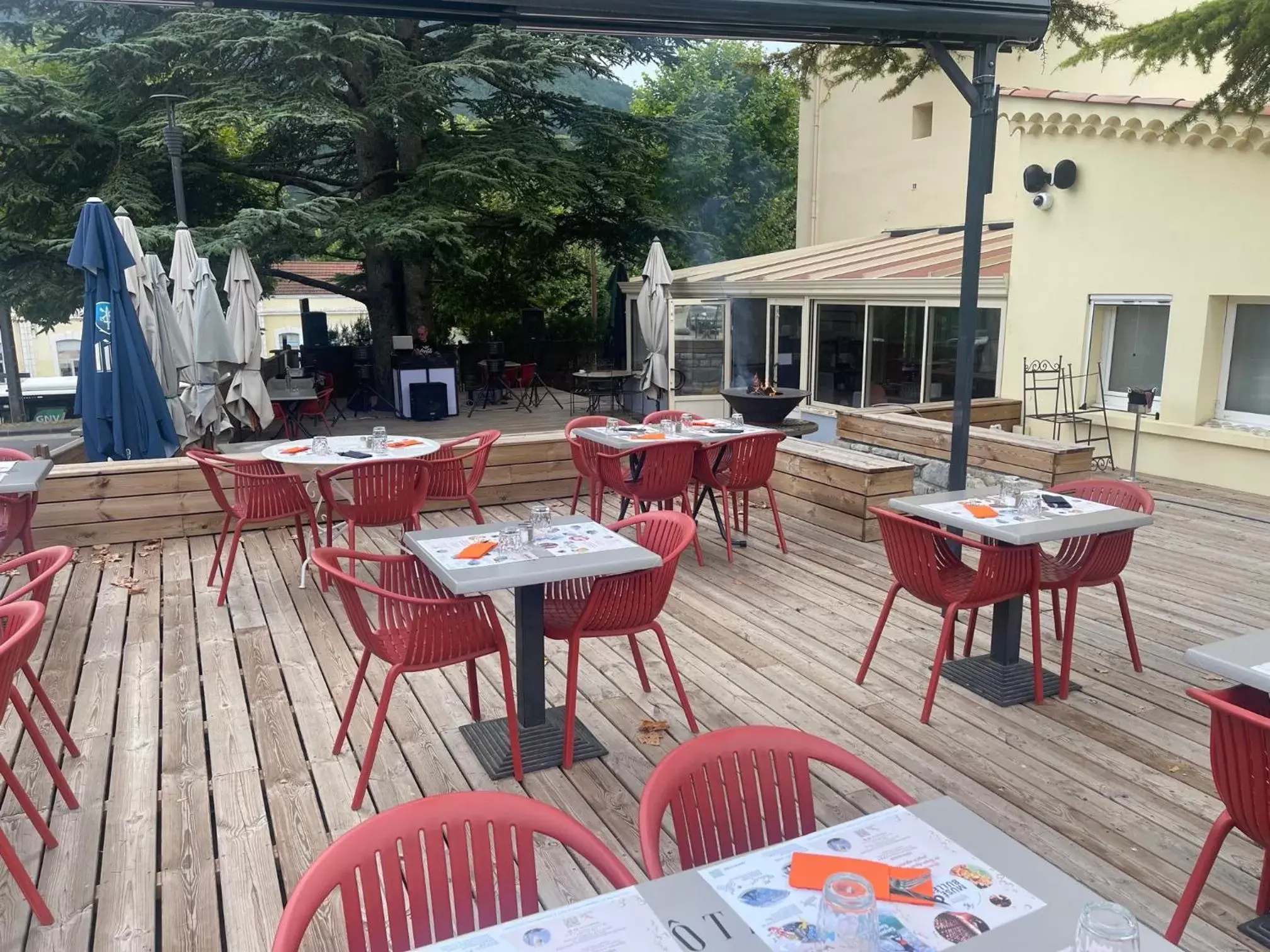 Restaurant/Places to Eat in Le CARNOT