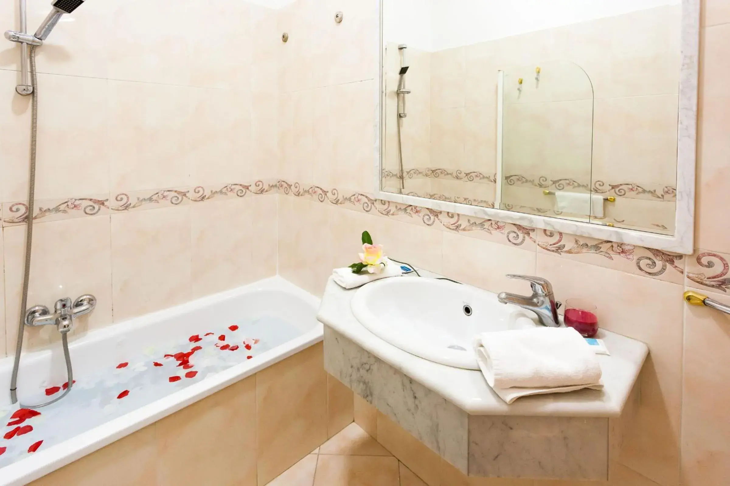 Bath, Bathroom in Hotel Suite Caesar